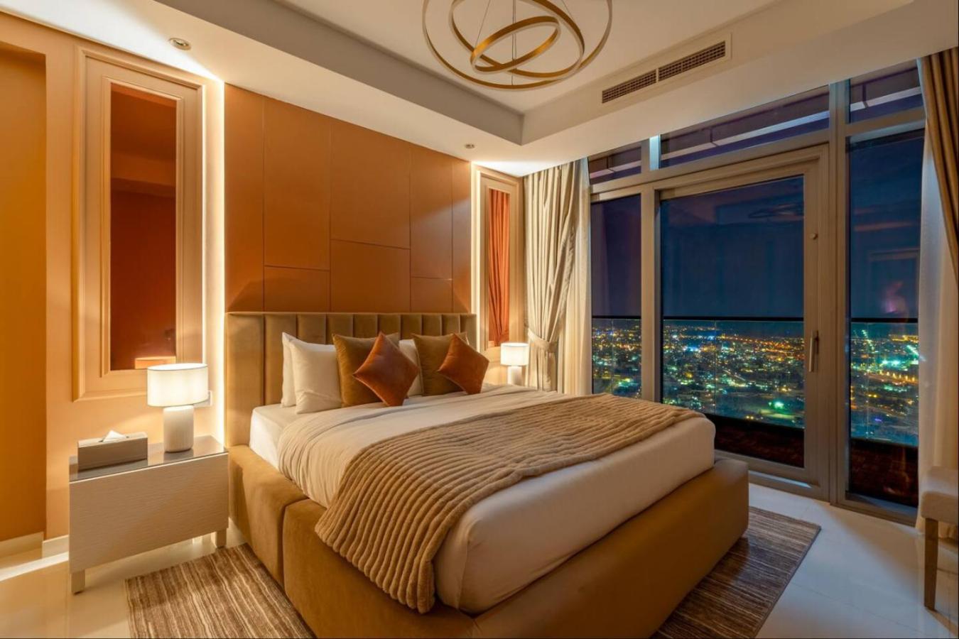 5 Star Rooftop Infinity Pool with Burj Khalifa Views
