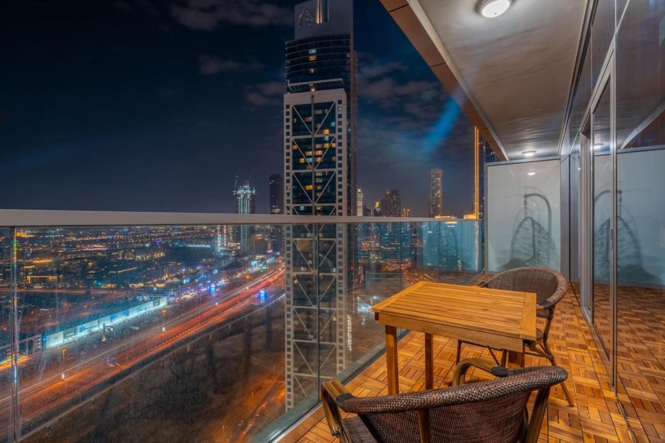 5 Star Rooftop Infinity Pool with Burj Khalifa Views