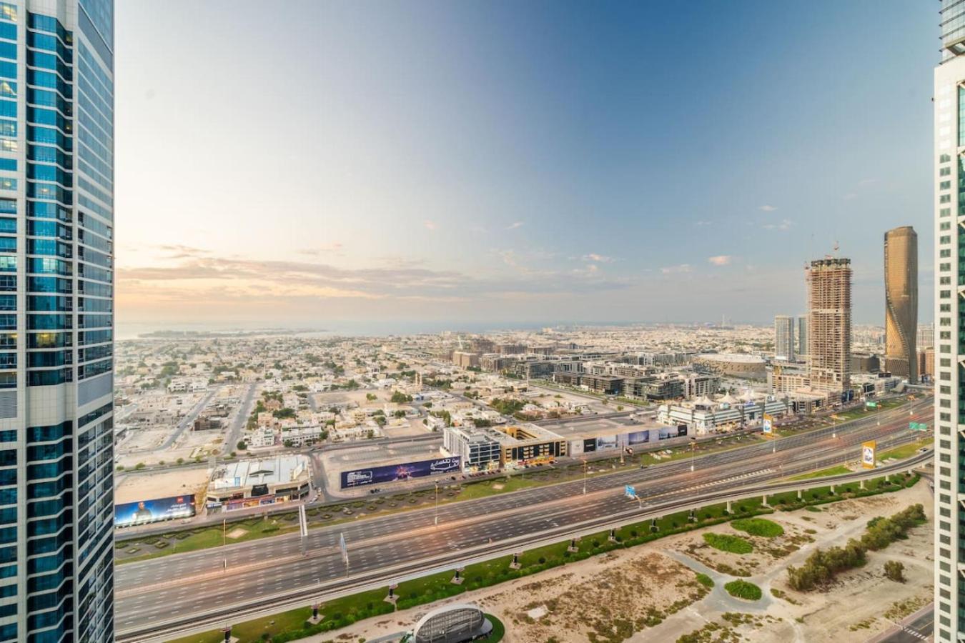 5 Star Rooftop Infinity Pool with Burj Khalifa Views