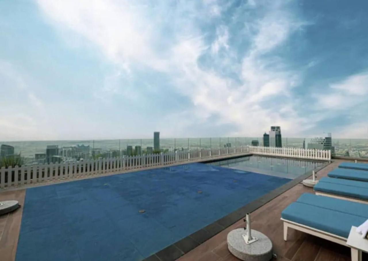 5 Star Rooftop Infinity Pool with Burj Khalifa Views