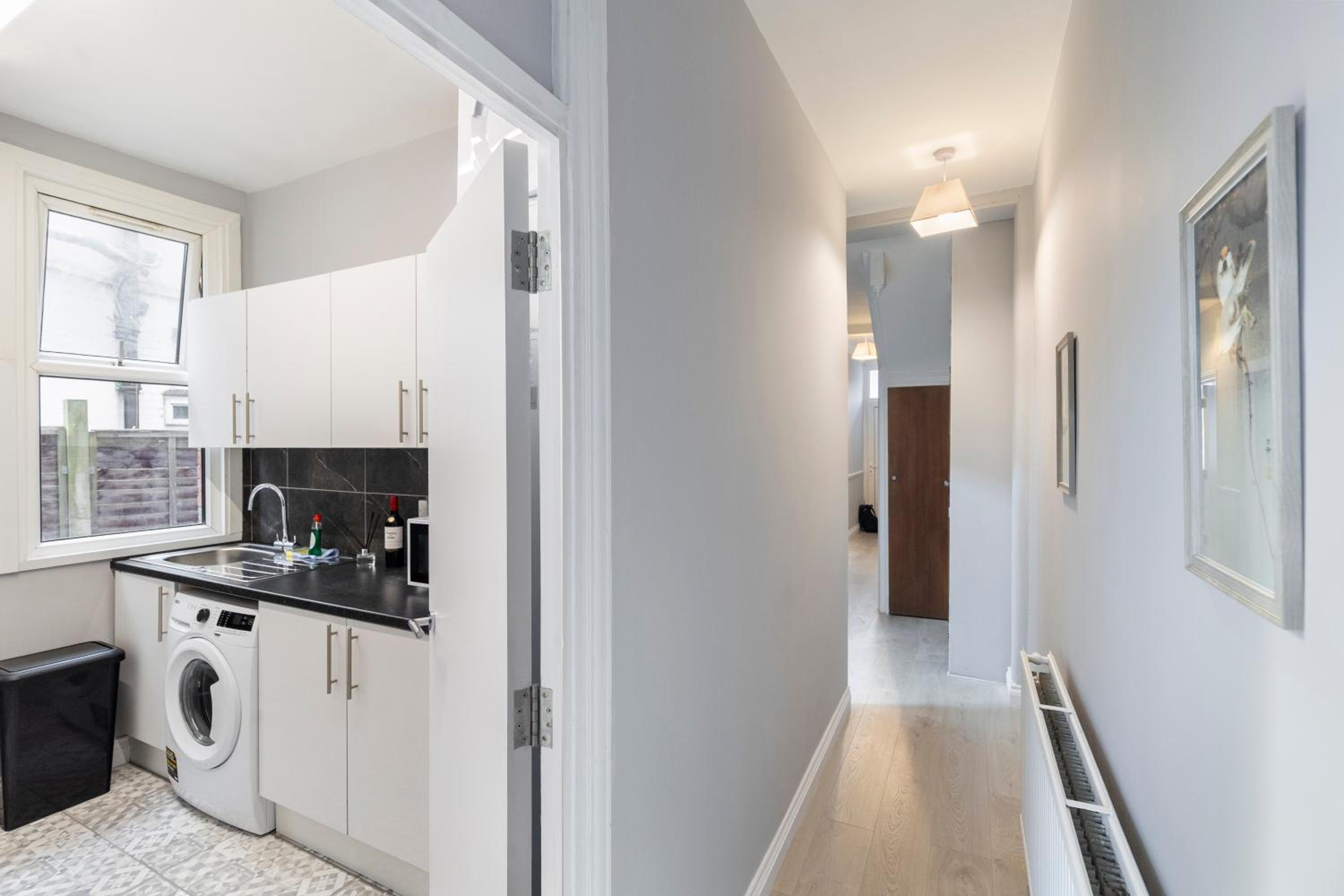 Bright & Spacious London Flat - Sleeps 9