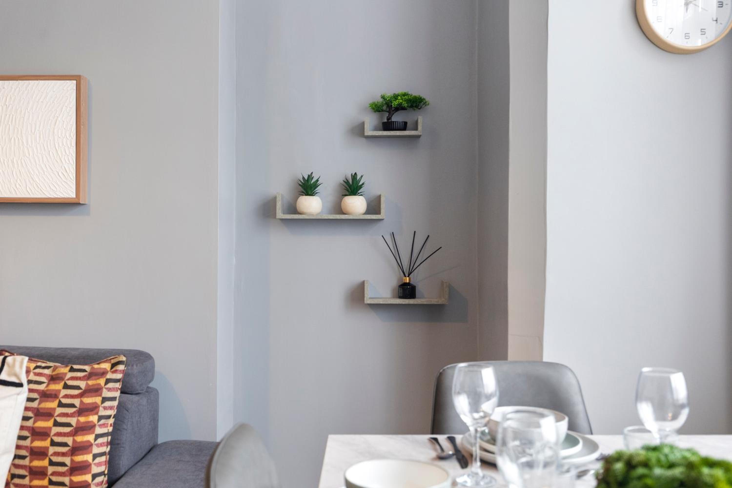 Bright & Spacious London Flat - Sleeps 9