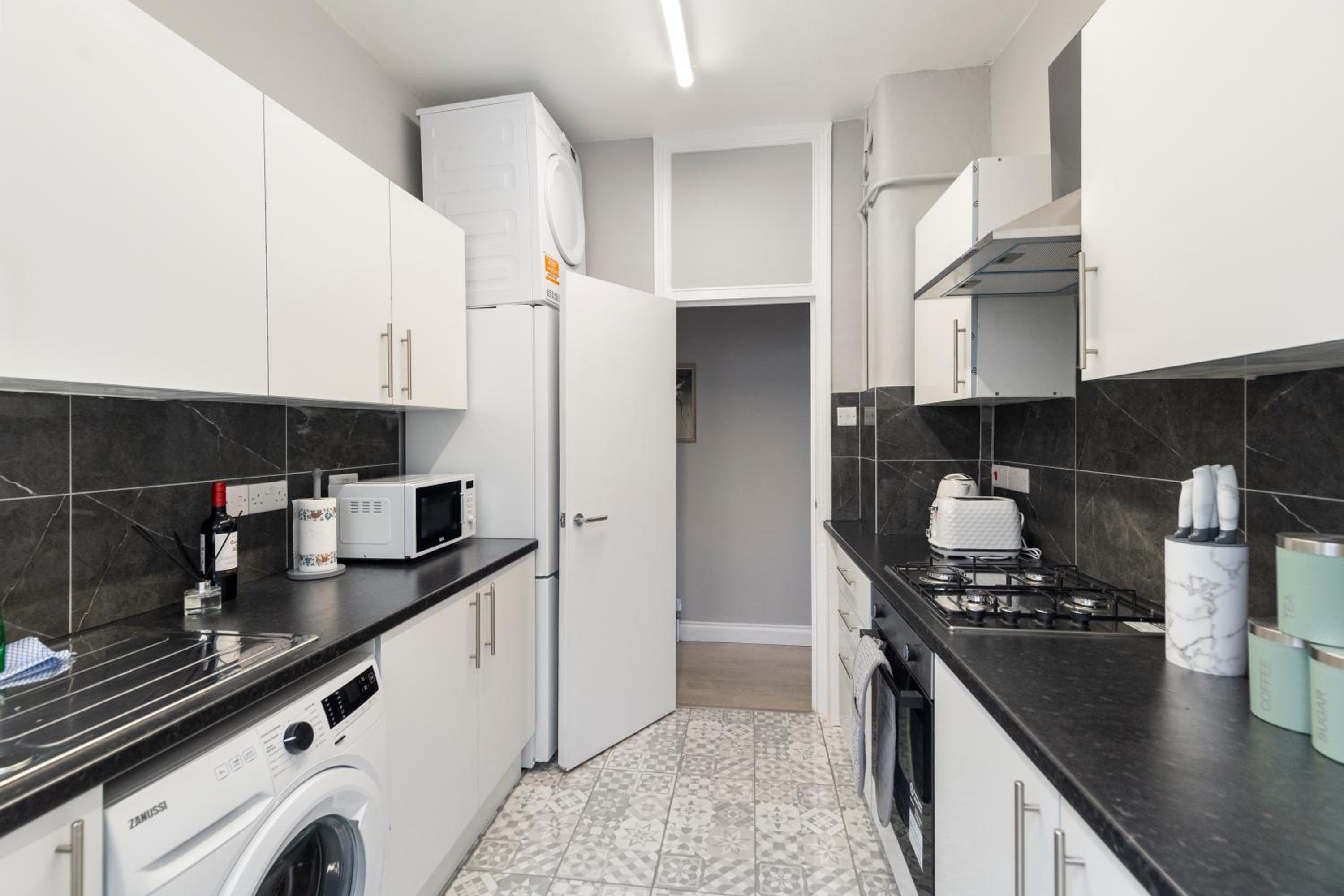 Bright & Spacious London Flat - Sleeps 9