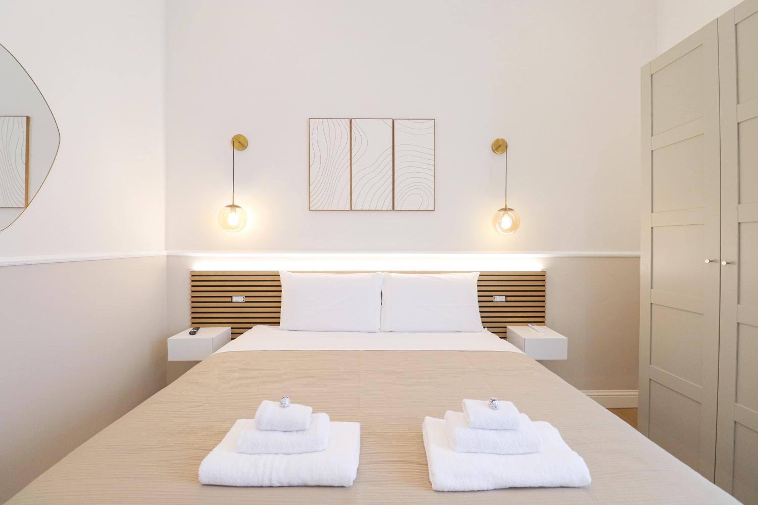 St Peter & Vatican Luxury Suites - Boutique Suites in Rome Centre & Vatican - AC, Wifi & Metro 5 min