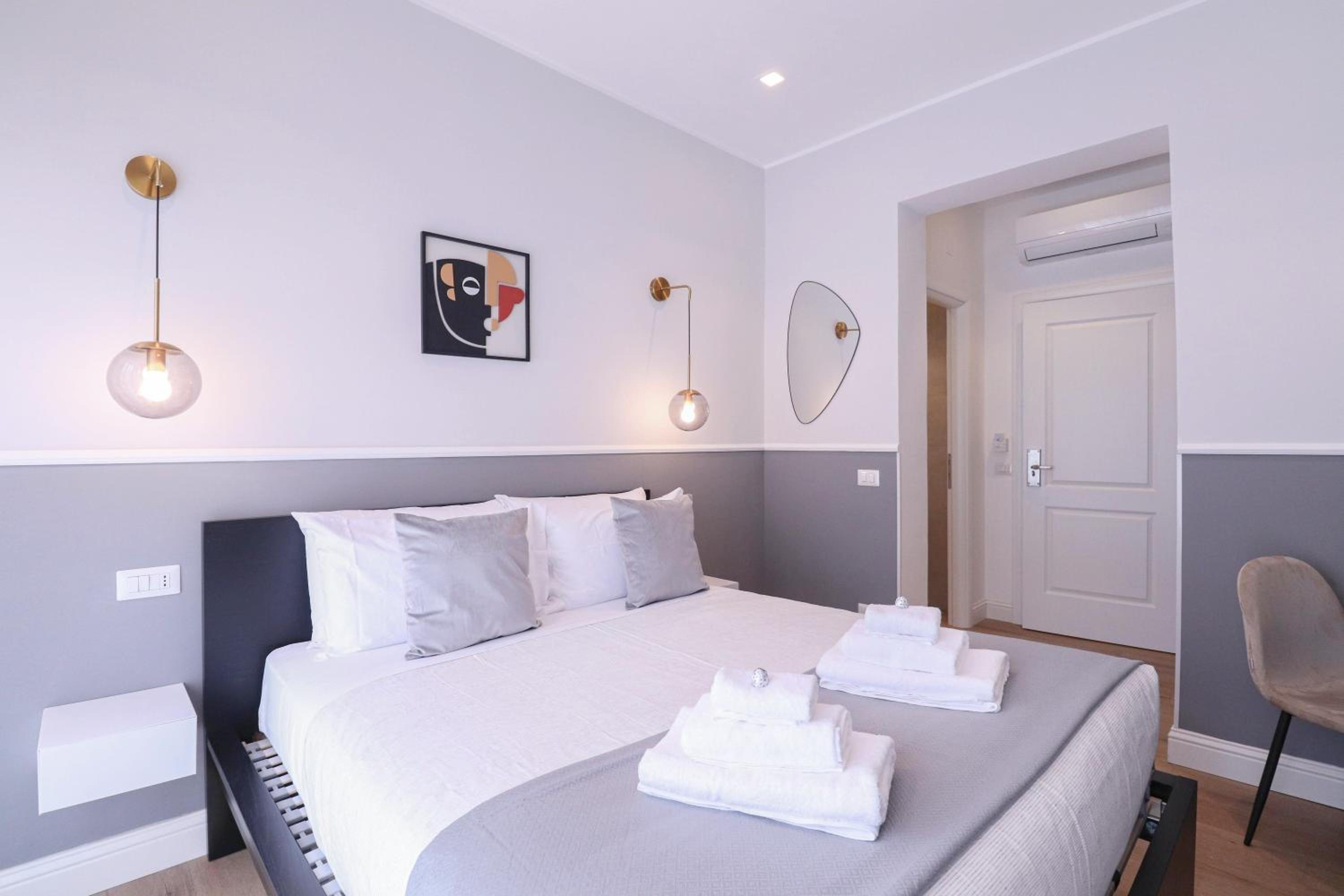 St Peter & Vatican Luxury Suites - Boutique Suites in Rome Centre & Vatican - AC, Wifi & Metro 5 min