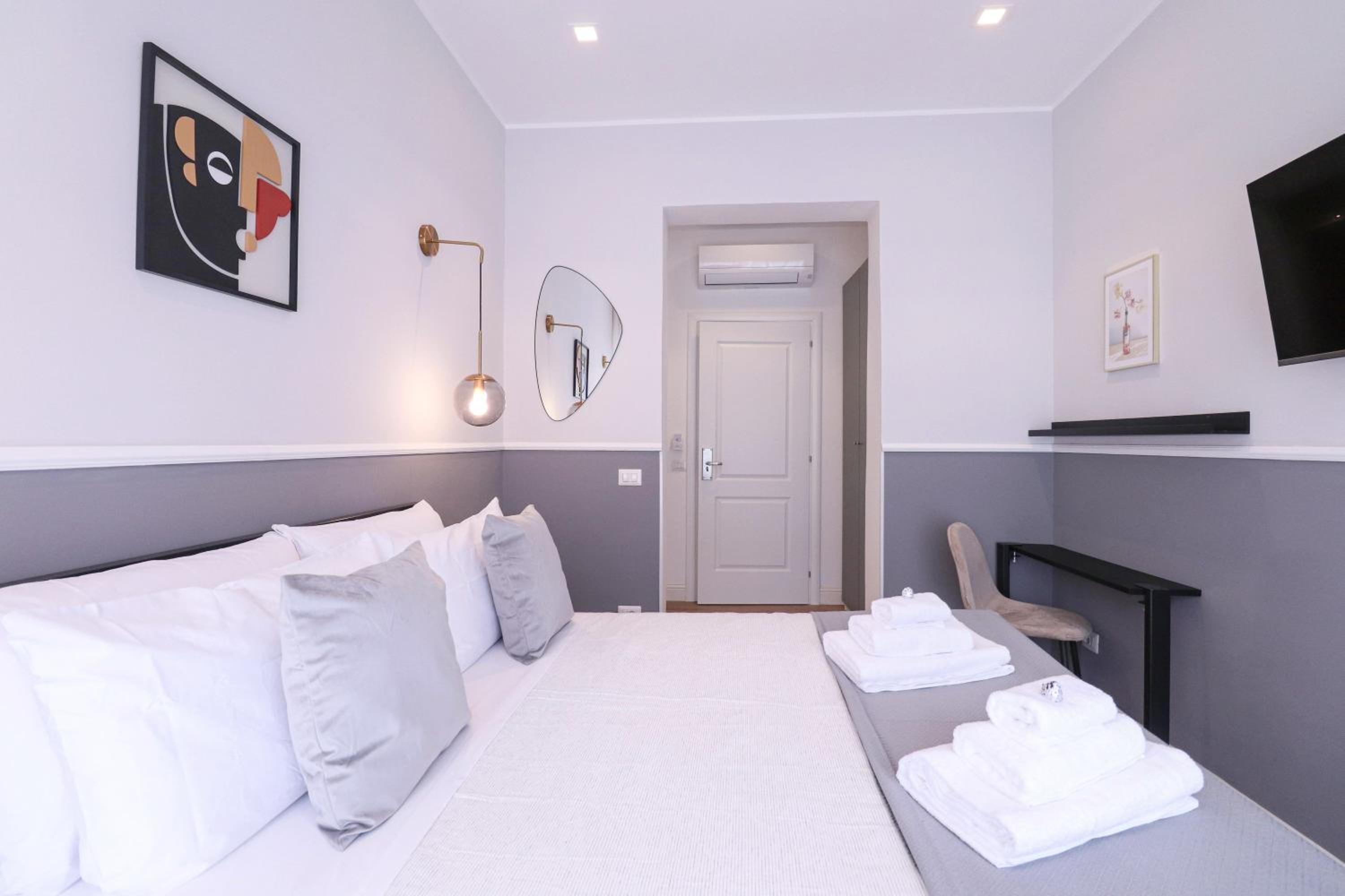St Peter & Vatican Luxury Suites - Boutique Suites in Rome Centre & Vatican - AC, Wifi & Metro 5 min
