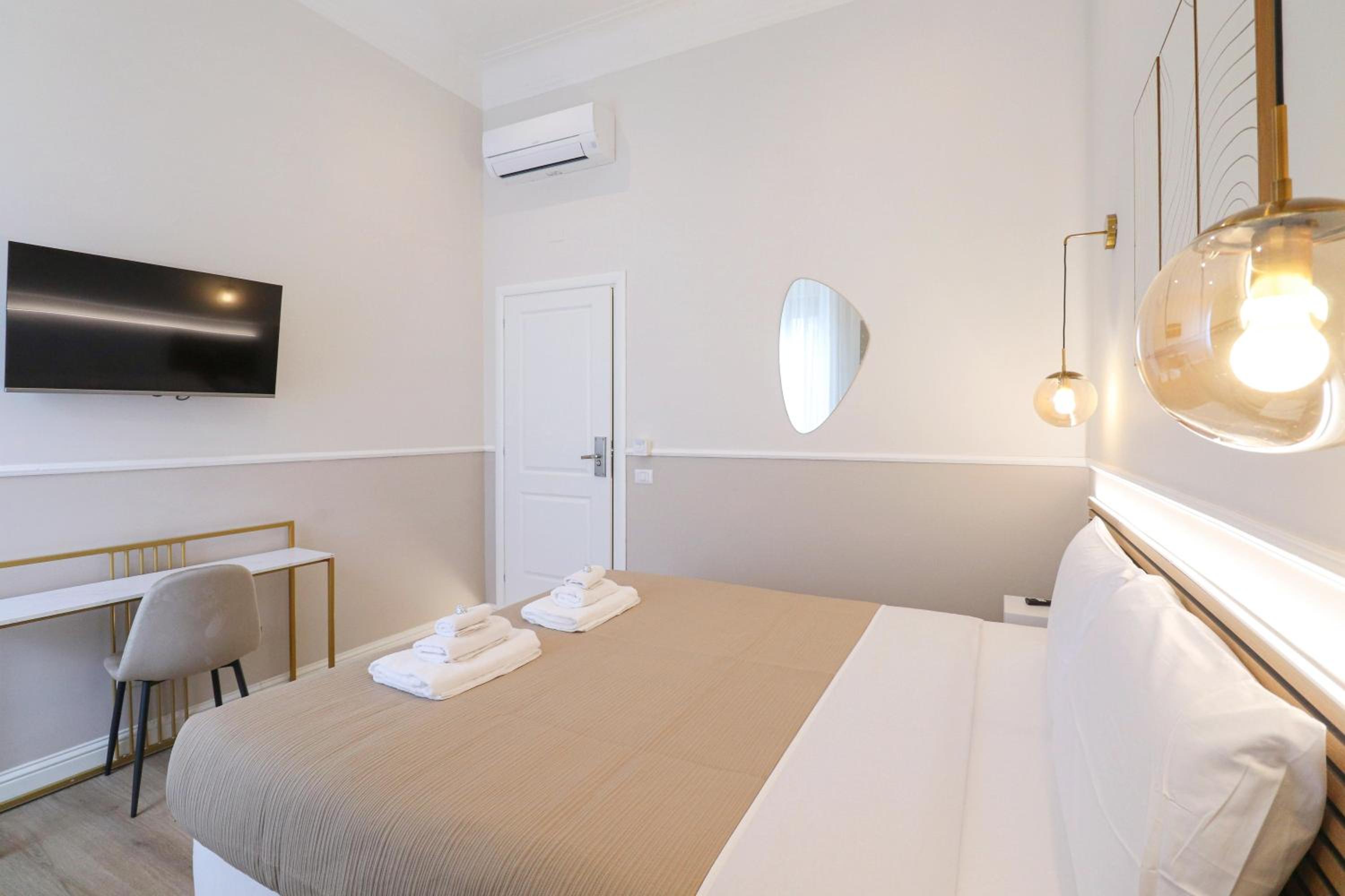 St Peter & Vatican Luxury Suites - Boutique Suites in Rome Centre & Vatican - AC, Wifi & Metro 5 min