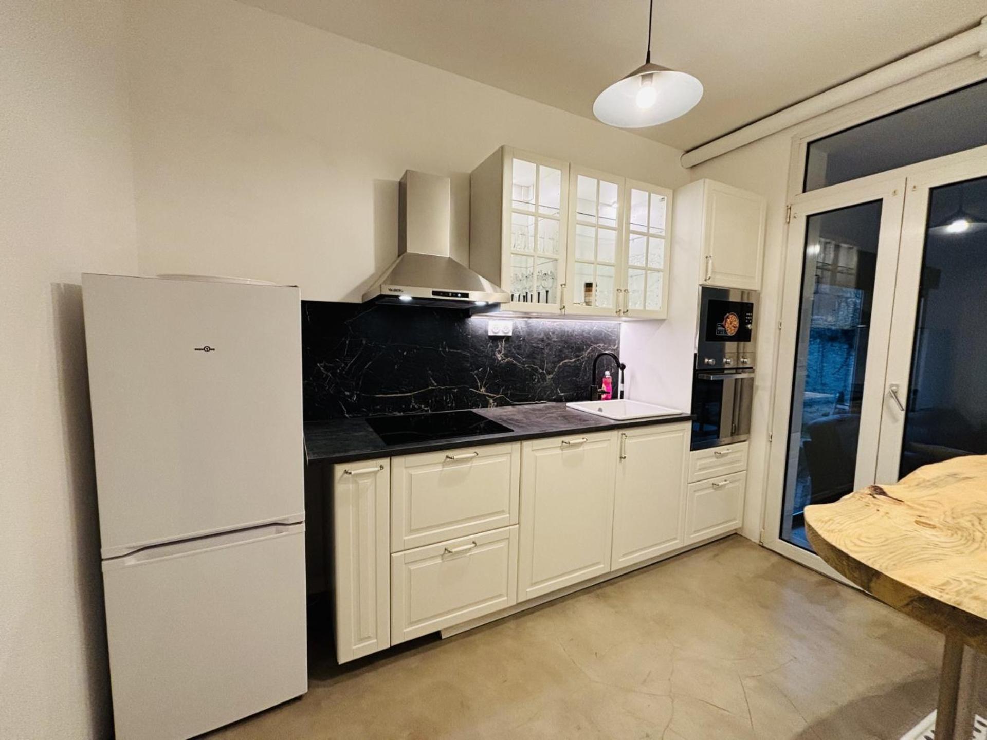 Grand Paris Cozy Stay Private Studios and Apartment Quick Access to Paris