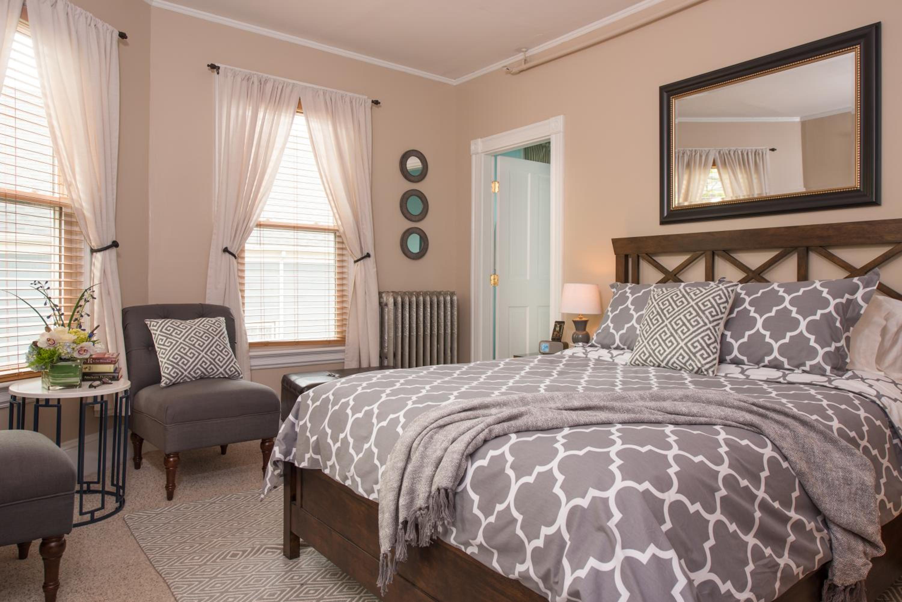 Portland Vacations - The Chadwick Bed and Breakfast - Property Image 1