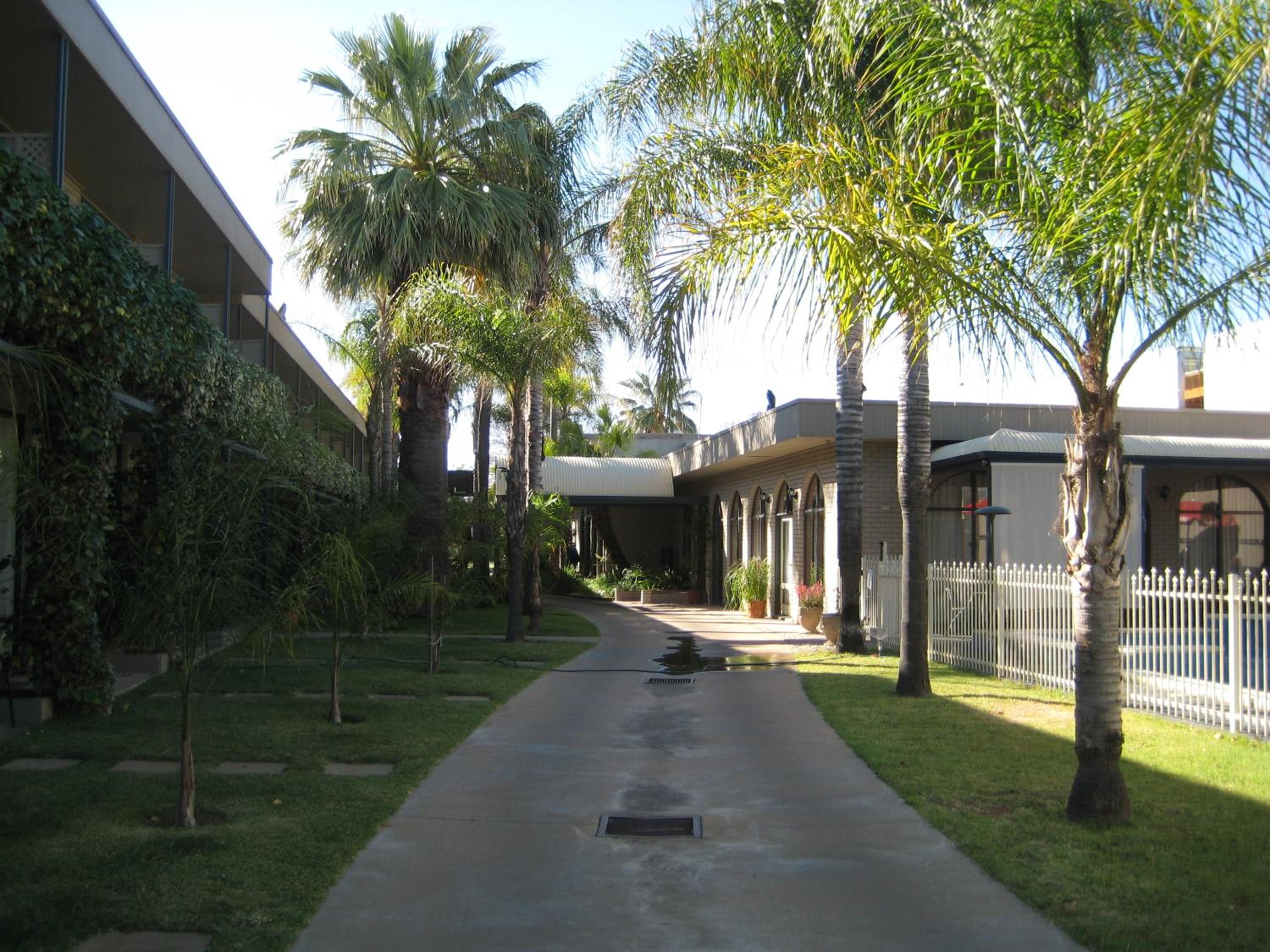 Sandors Motor Inn
