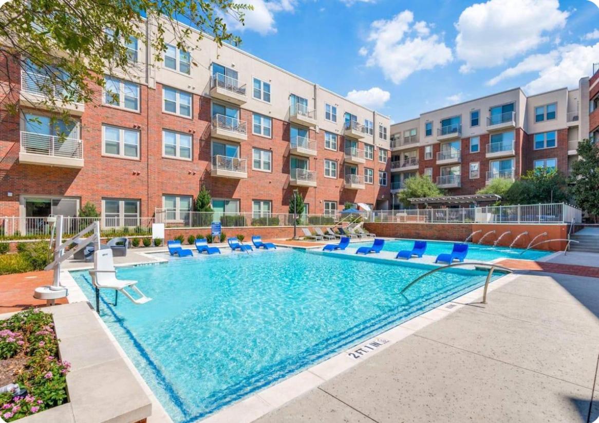 Stylish 1BR Retreat with Pool & Gym