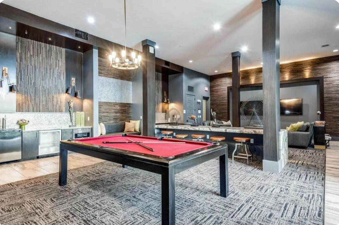 Stylish 1BR Retreat with Pool & Gym