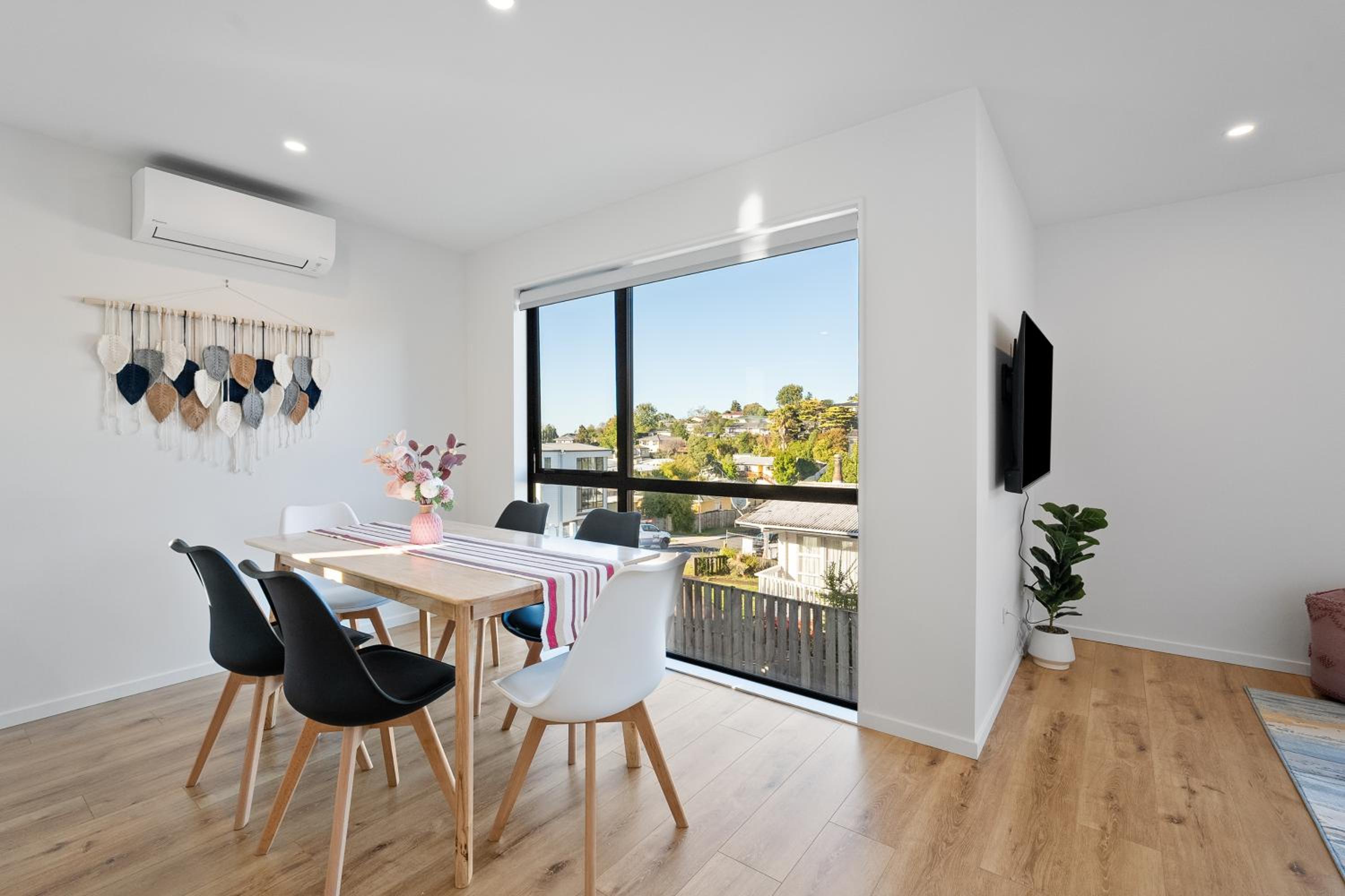 Luxury 4 BR Retreat 4 bath with 3 Master Suites and Kids' Playroom