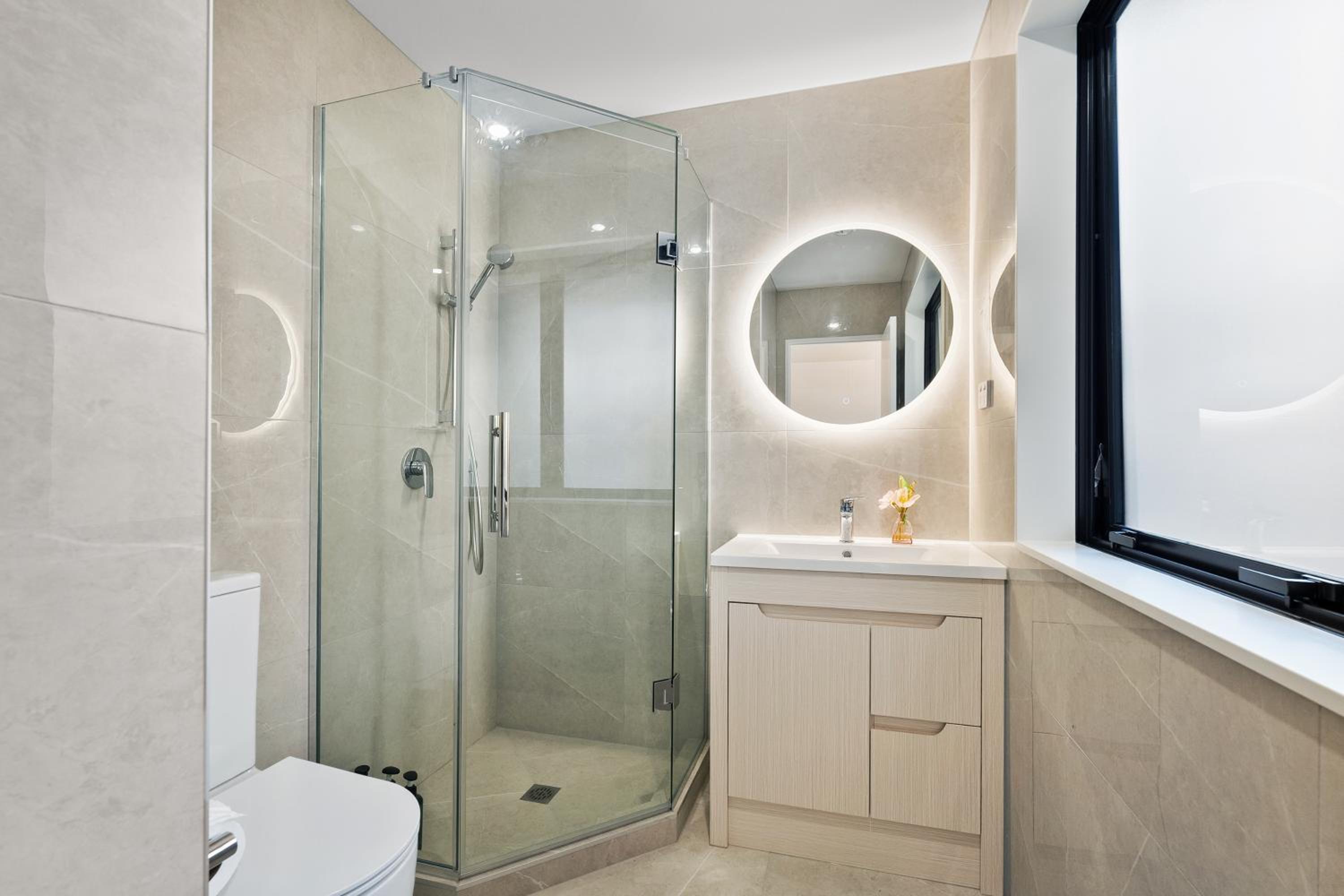 Luxury 4 BR Retreat 4 bath with 3 Master Suites and Kids' Playroom
