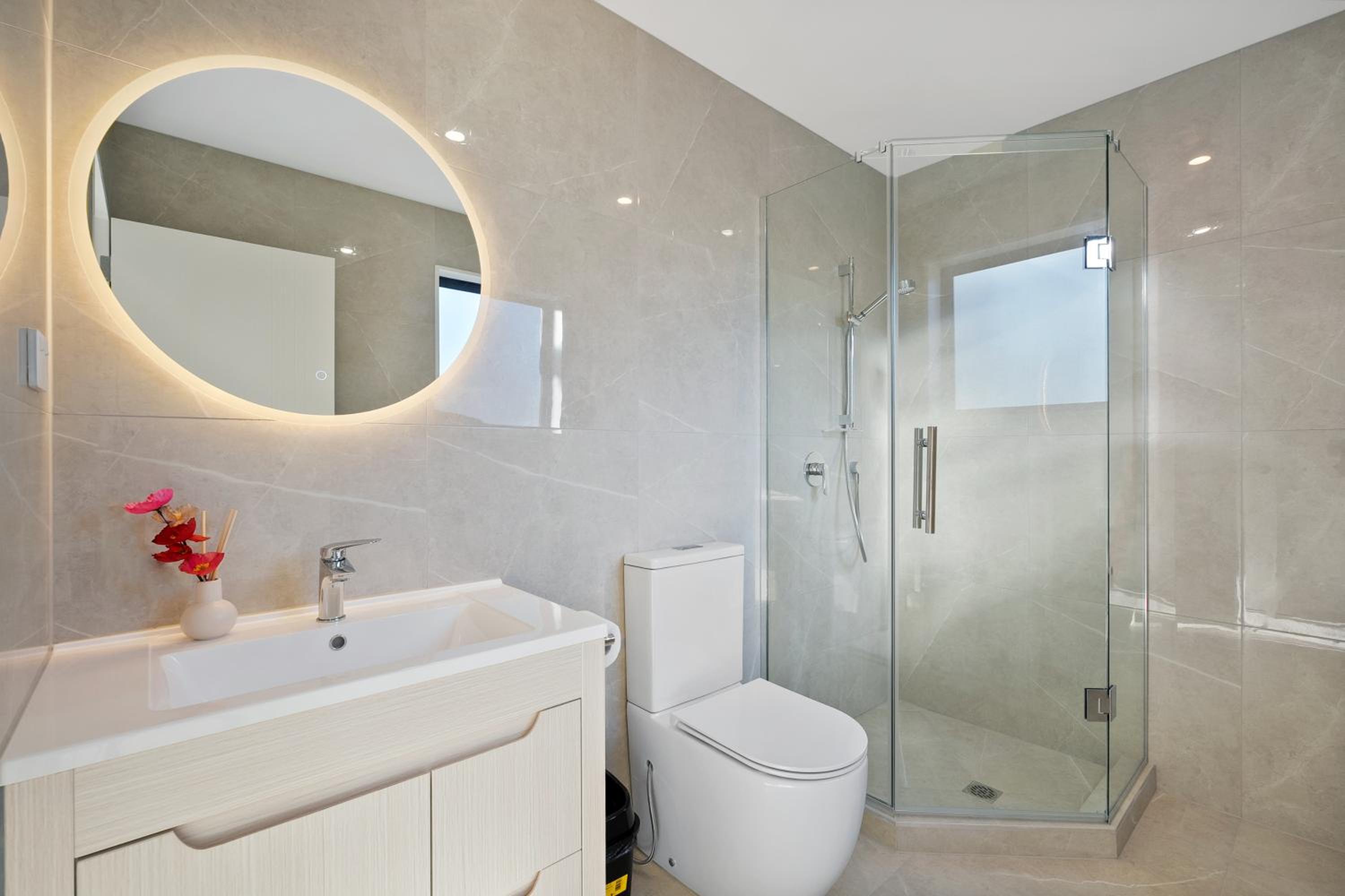 Luxury 4 BR Retreat 4 bath with 3 Master Suites and Kids' Playroom