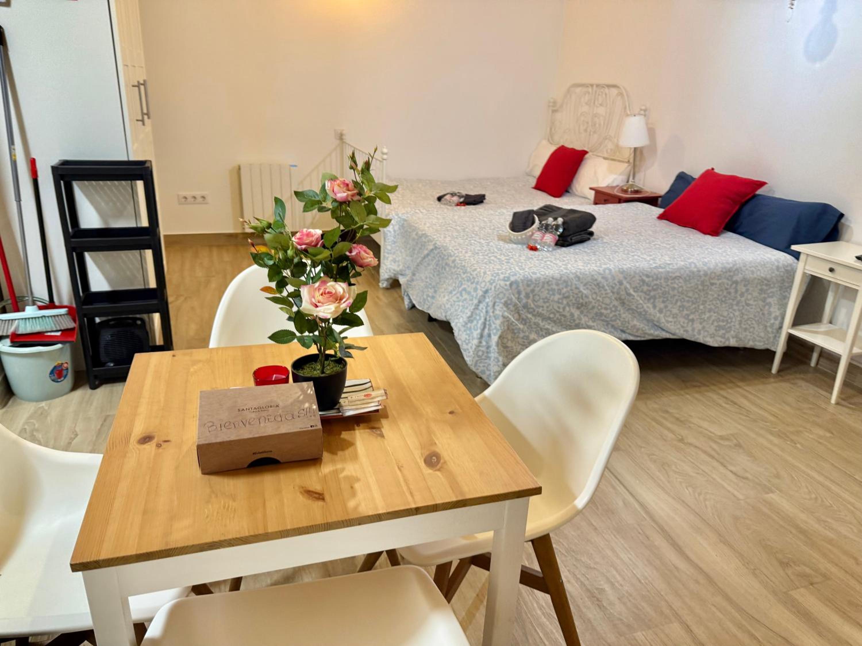 Rosa HOME, Casa completa independiente