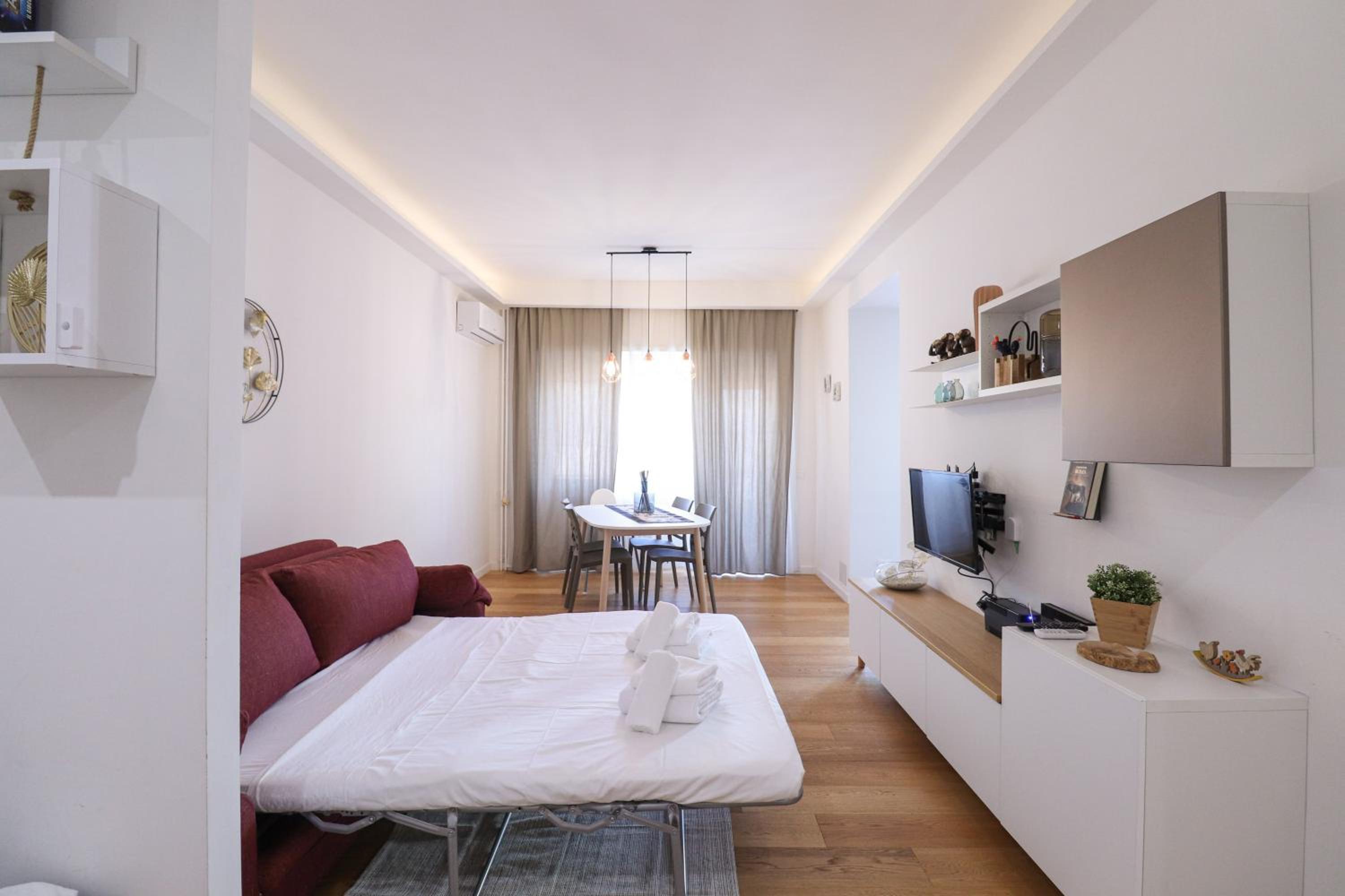 Elegant & Chic 2 Suites Apartment - 5min to Station, AC, Wi-Fi