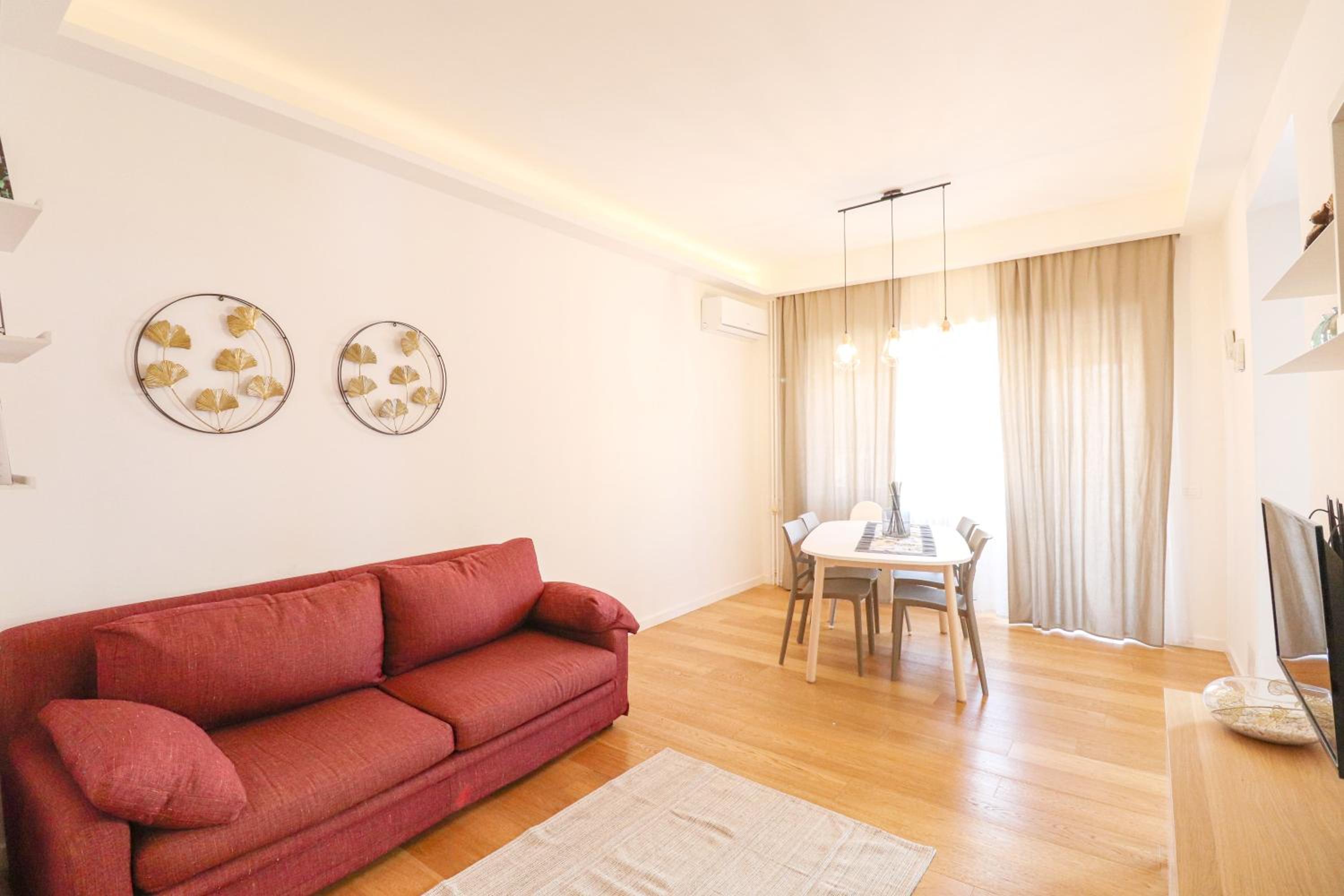 Elegant & Chic 2 Suites Apartment - 5min to Station, AC, Wi-Fi