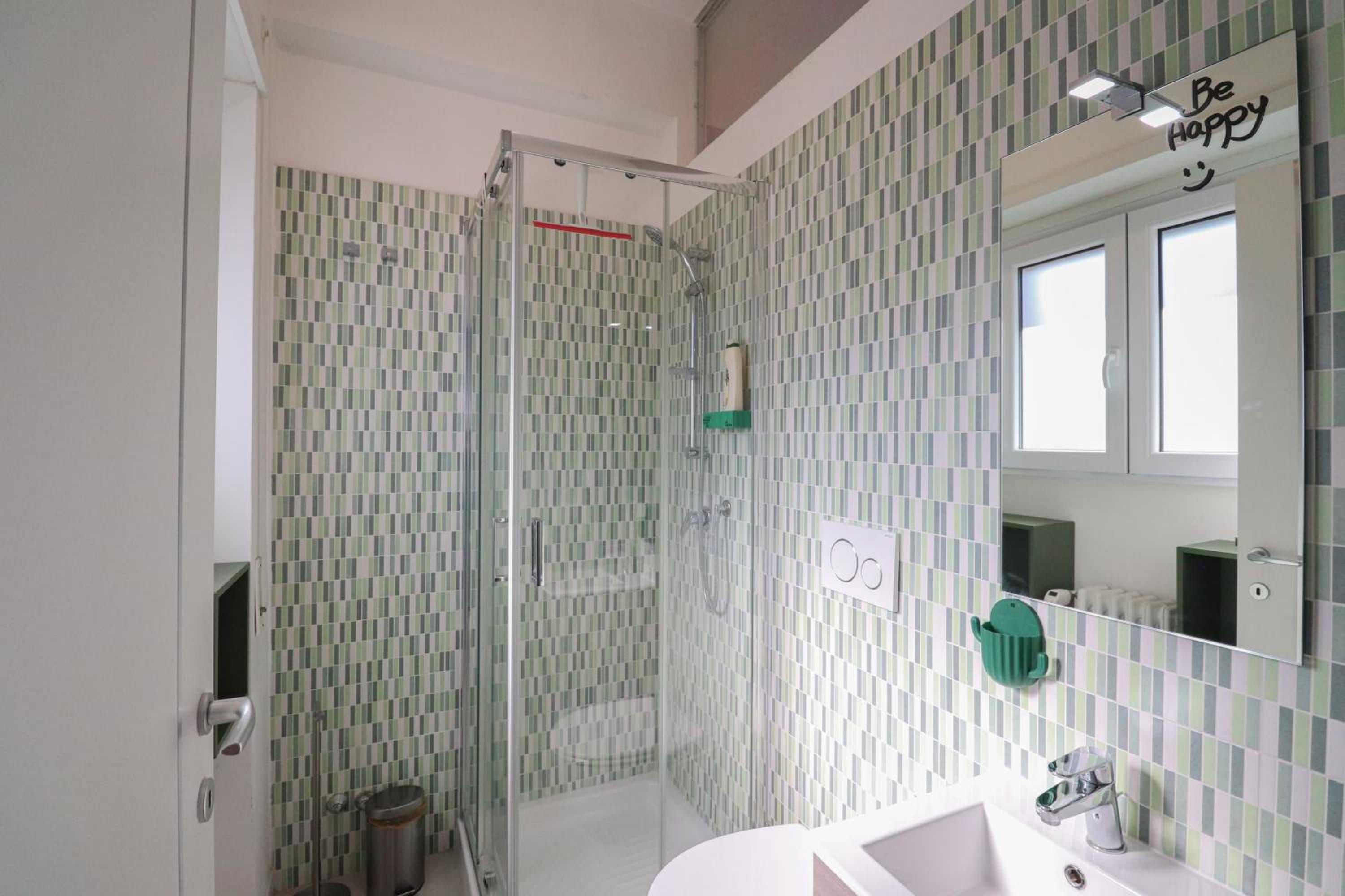 Elegant & Chic 2 Suites Apartment - 5min to Station, AC, Wi-Fi