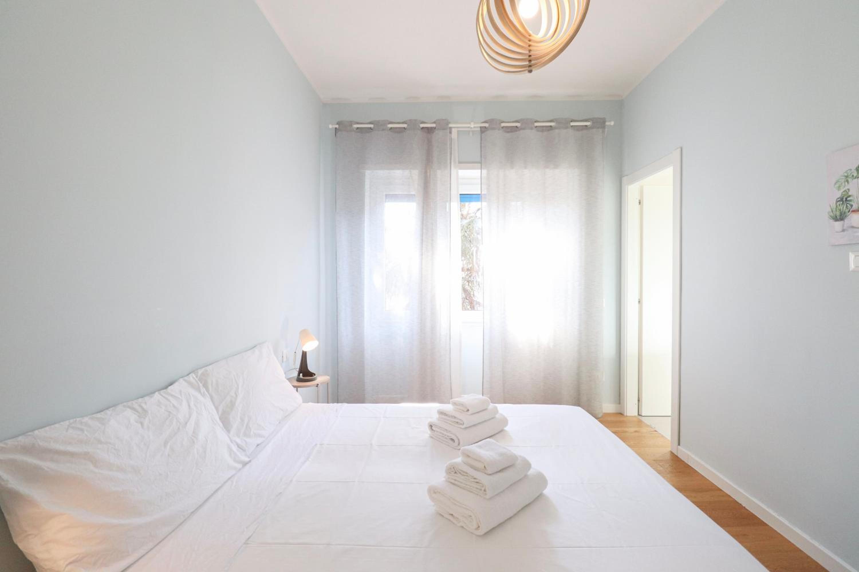 Elegant & Chic 2 Suites Apartment - 5min to Station, AC, Wi-Fi