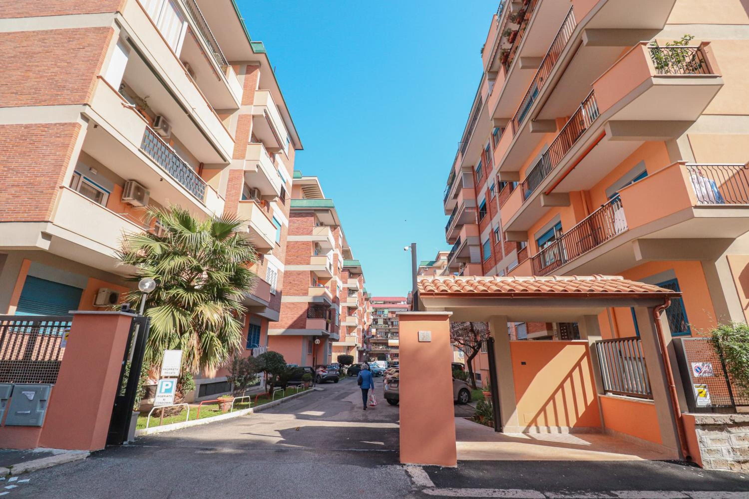Elegant & Chic 2 Suites Apartment - 5min to Station, AC, Wi-Fi