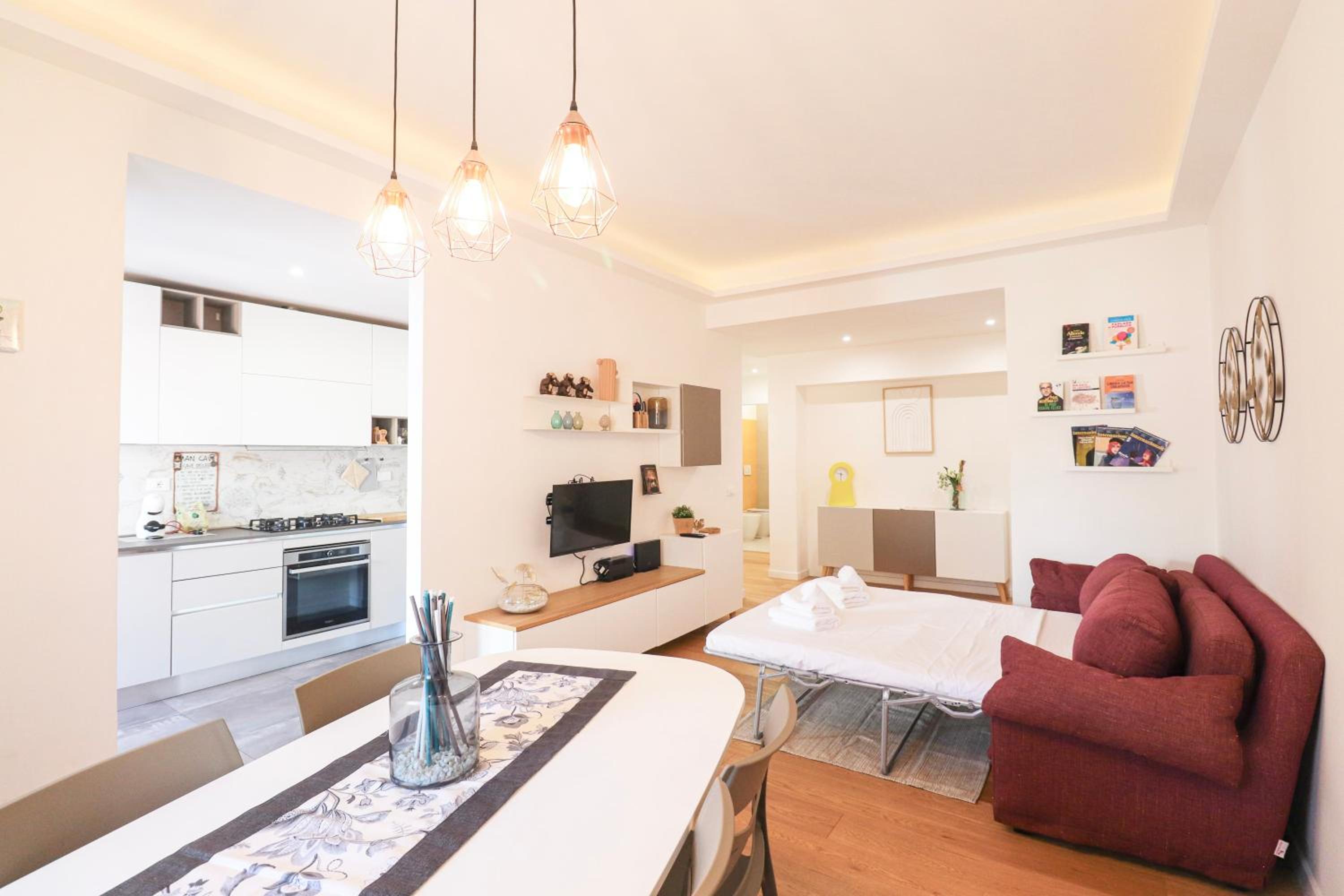 Elegant & Chic 2 Suites Apartment - 5min to Station, AC, Wi-Fi