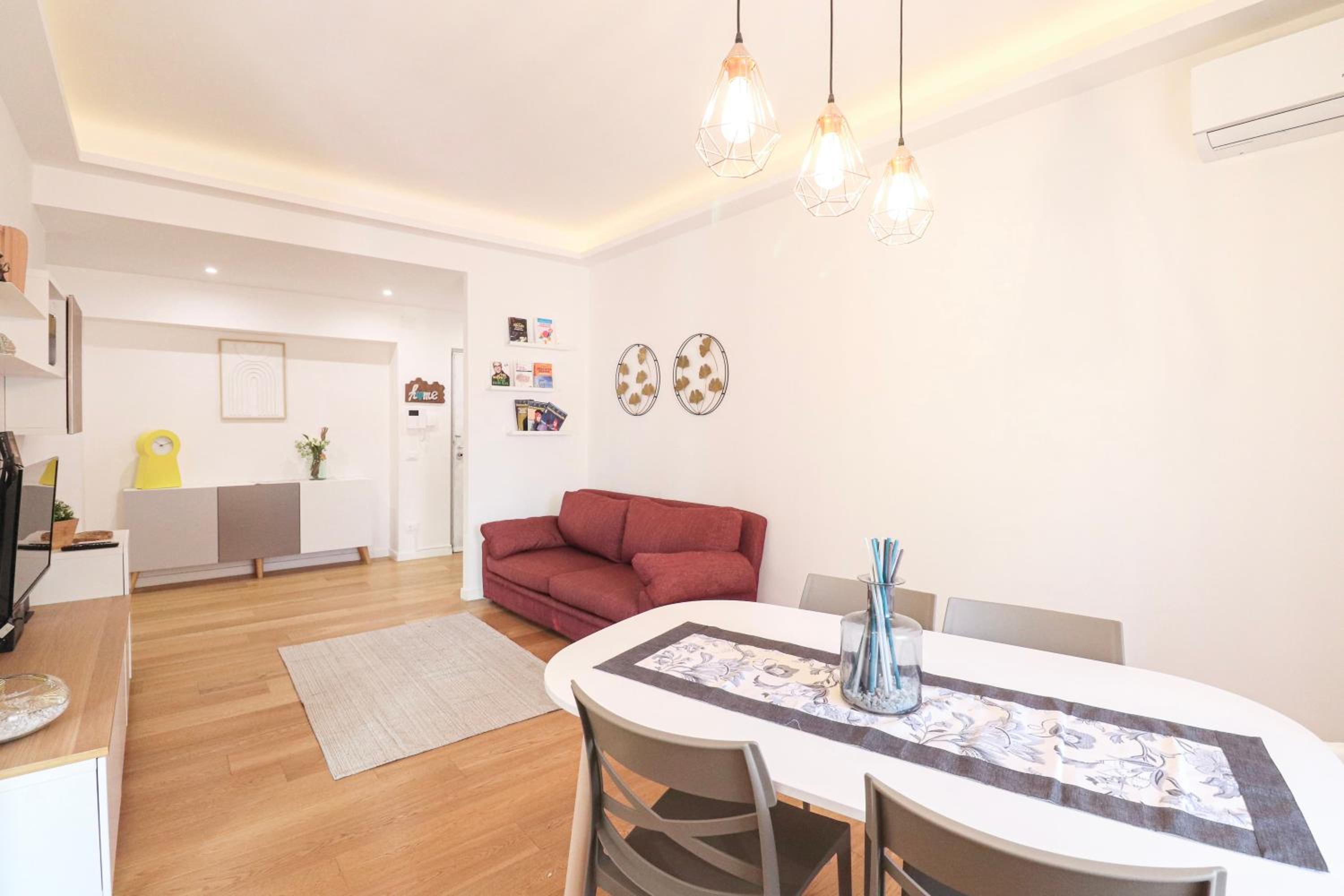 Elegant & Chic 2 Suites Apartment - 5min to Station, AC, Wi-Fi