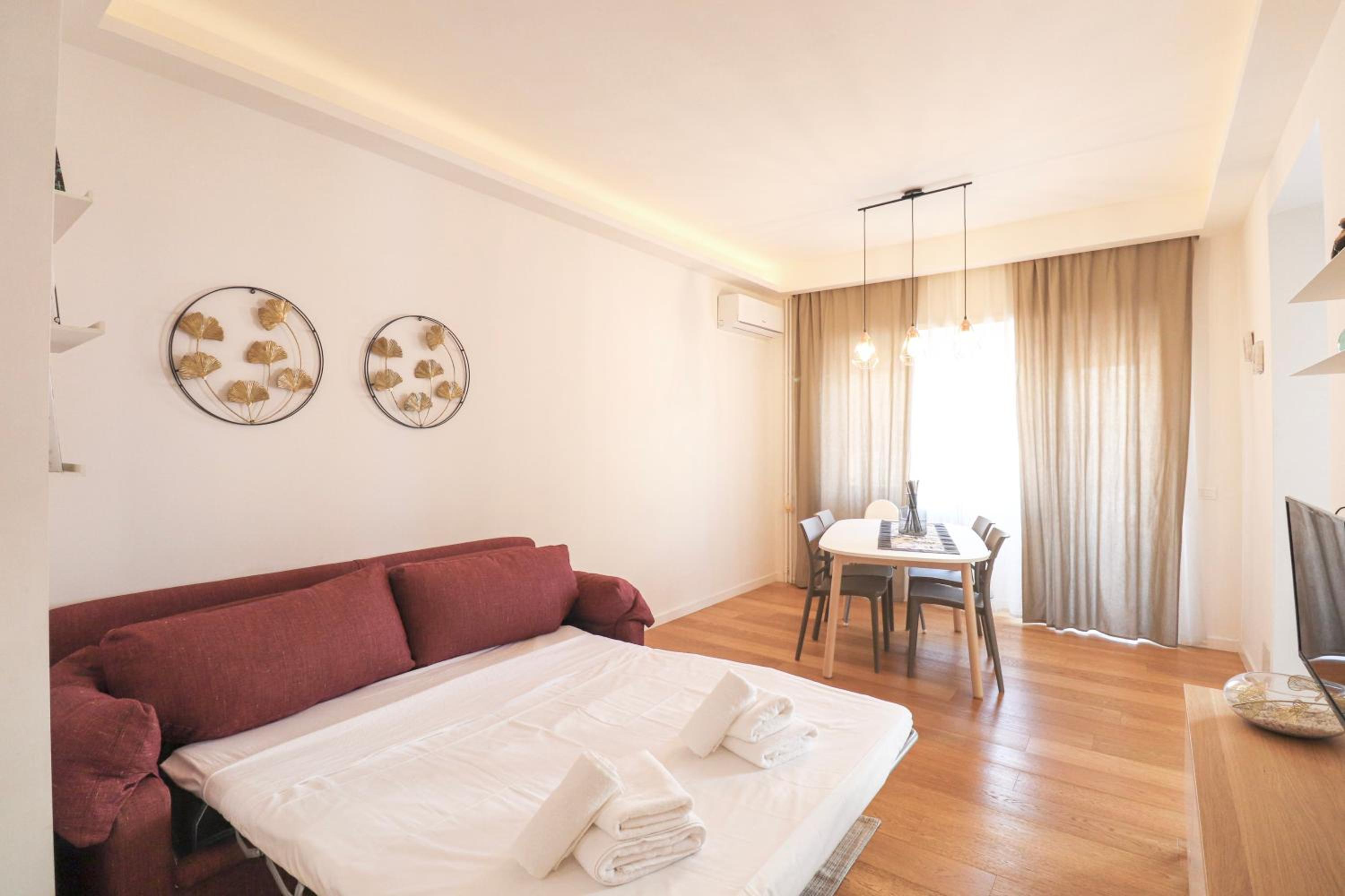 Elegant & Chic 2 Suites Apartment - 5min to Station, AC, Wi-Fi