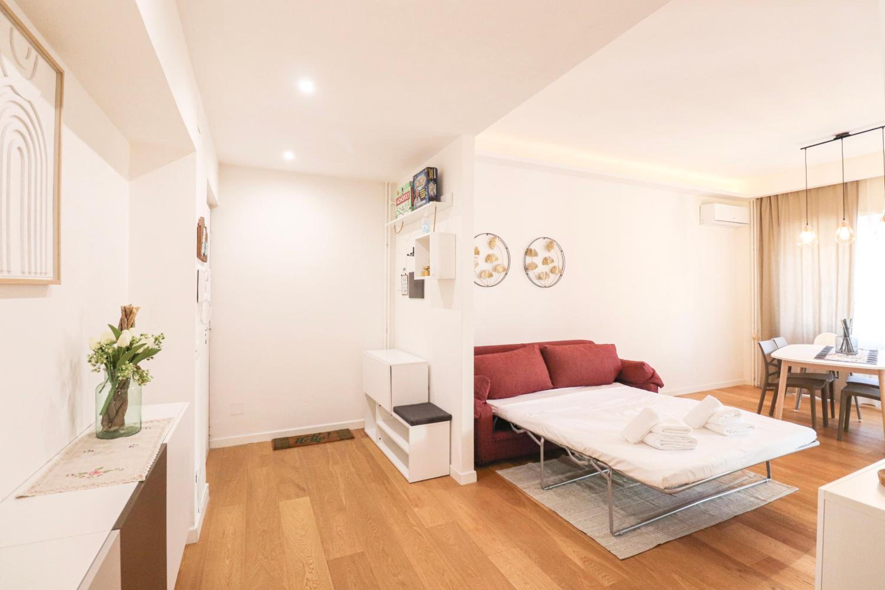 Elegant & Chic 2 Suites Apartment - 5min to Station, AC, Wi-Fi