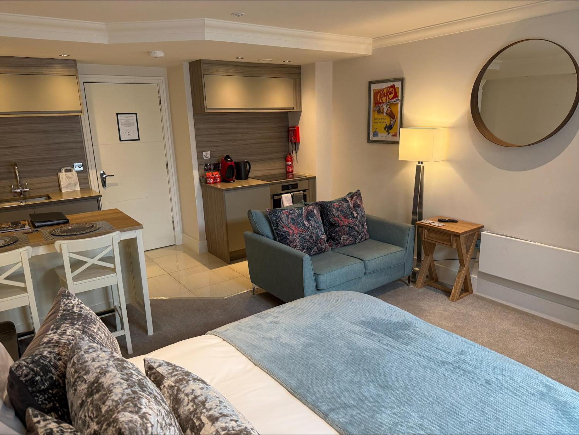 Staycation York at 1 Cocoa Suites with free parking