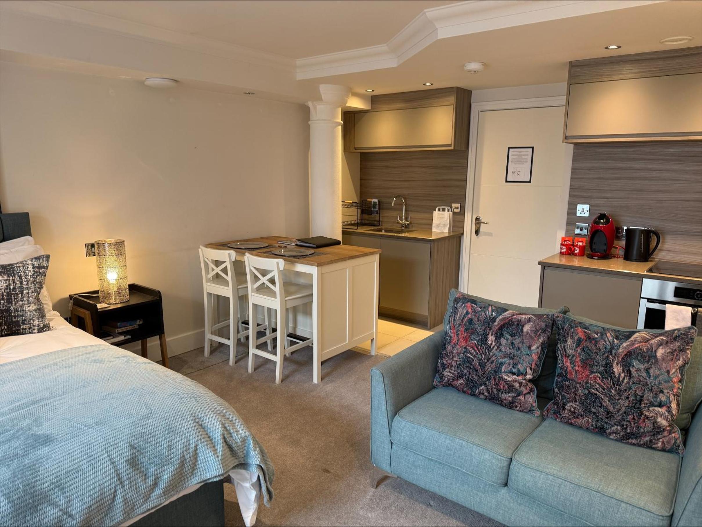 Staycation York at 1 Cocoa Suites with free parking