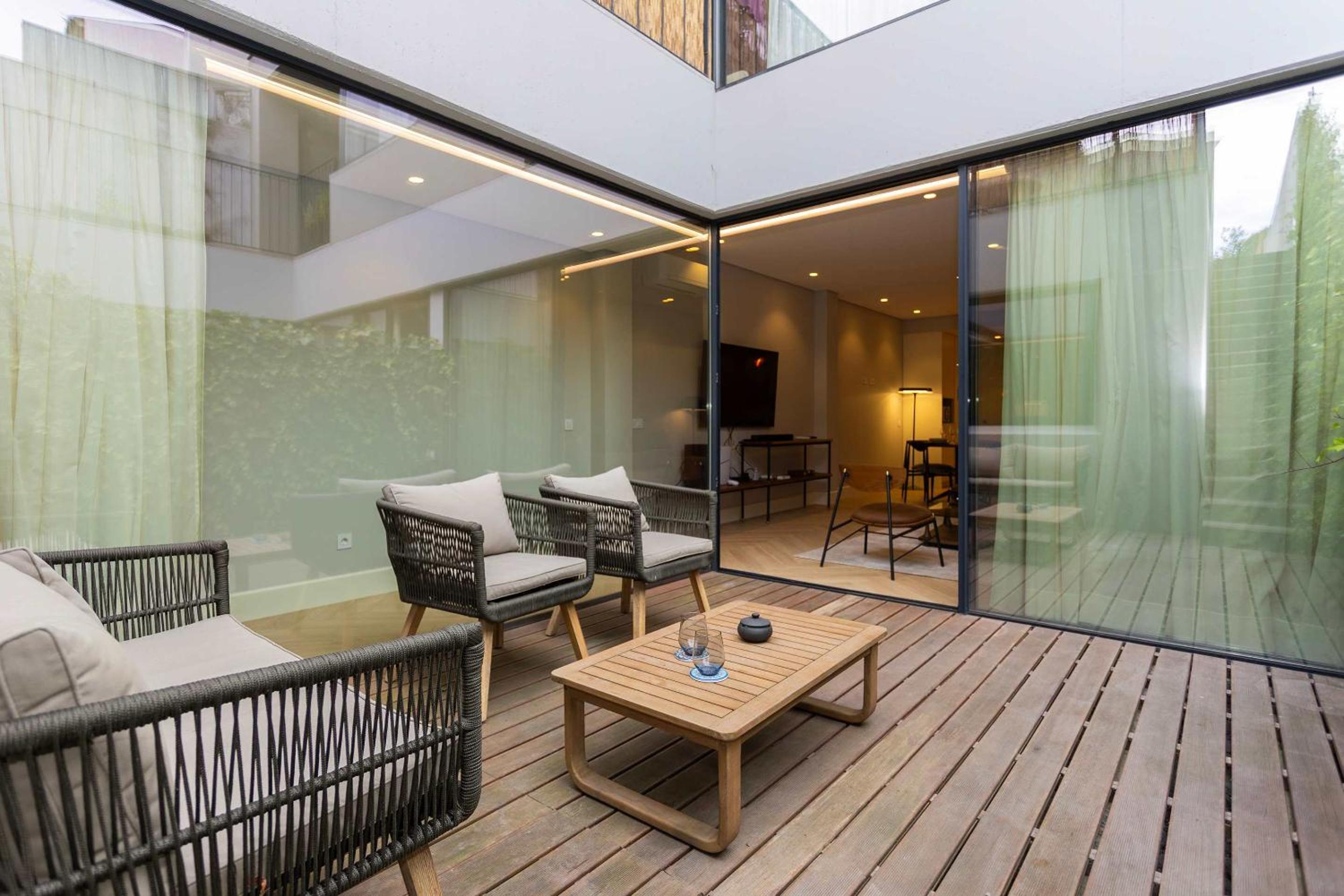 Liiiving in Porto - Pool Paradise Apartments