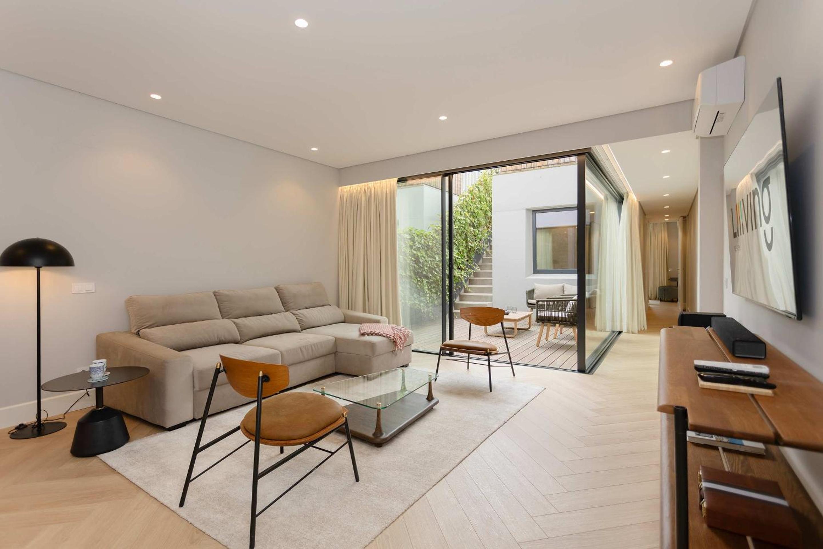 Liiiving in Porto - Pool Paradise Apartments
