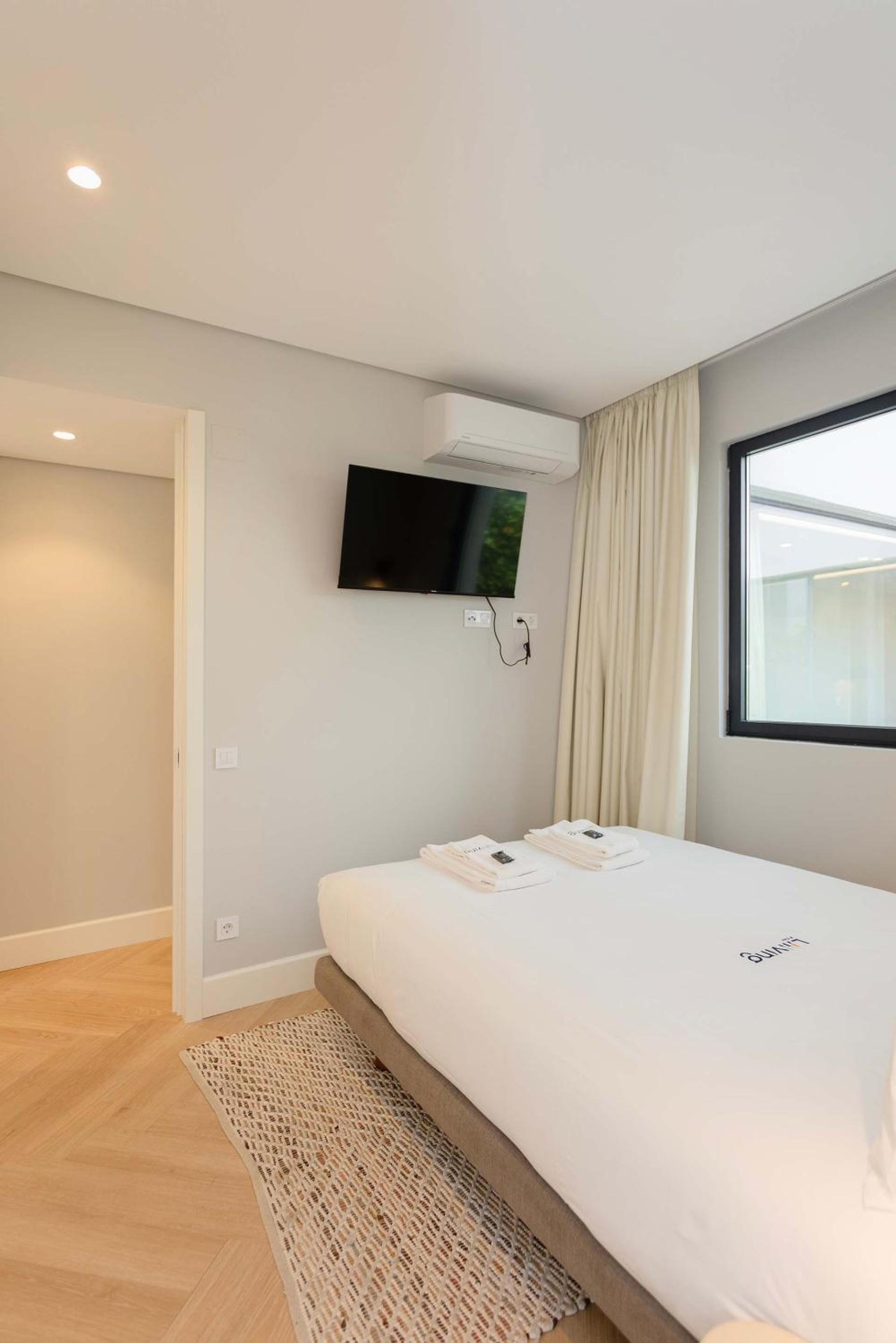 Liiiving in Porto - Pool Paradise Apartments