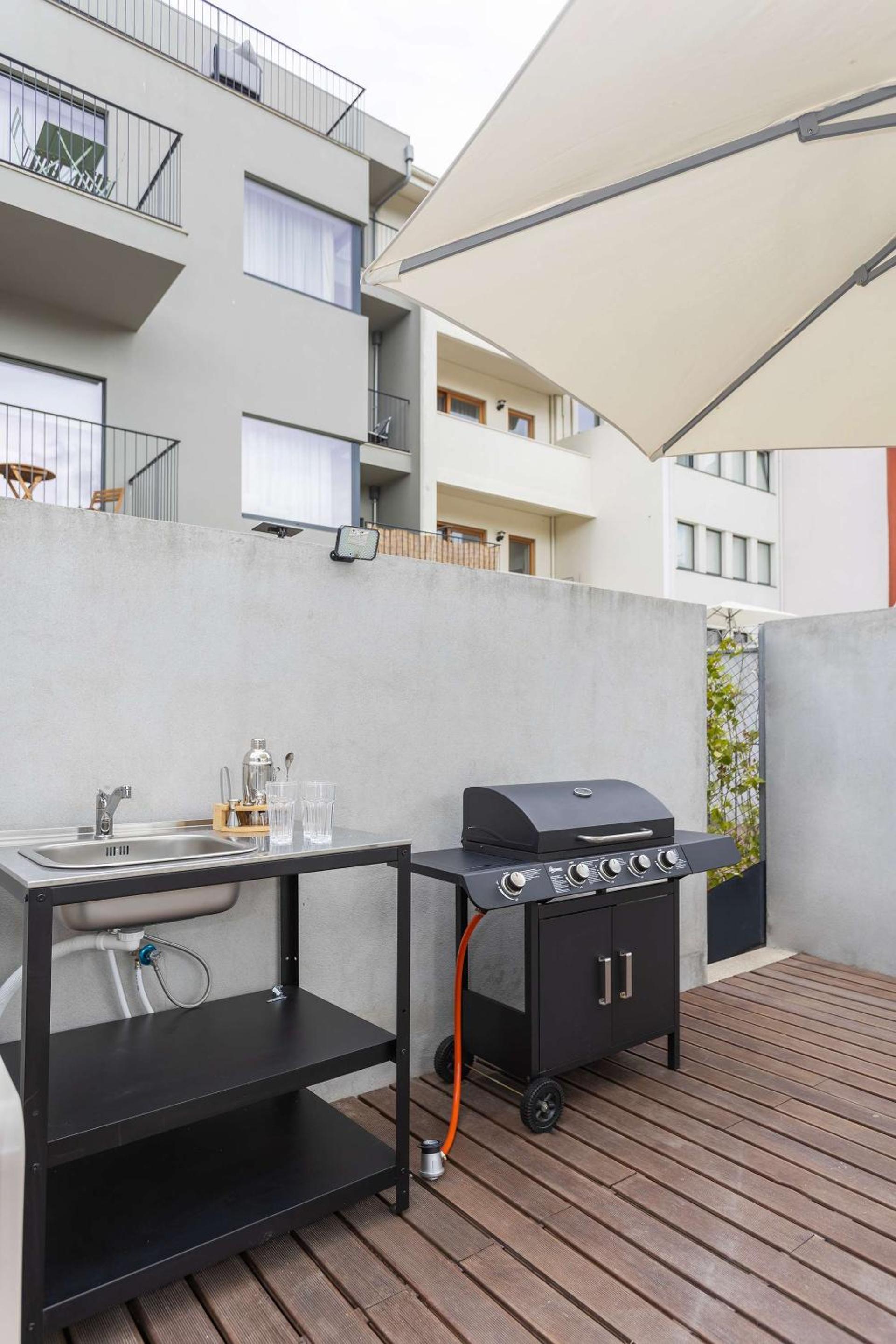 Liiiving in Porto - Pool Paradise Apartments