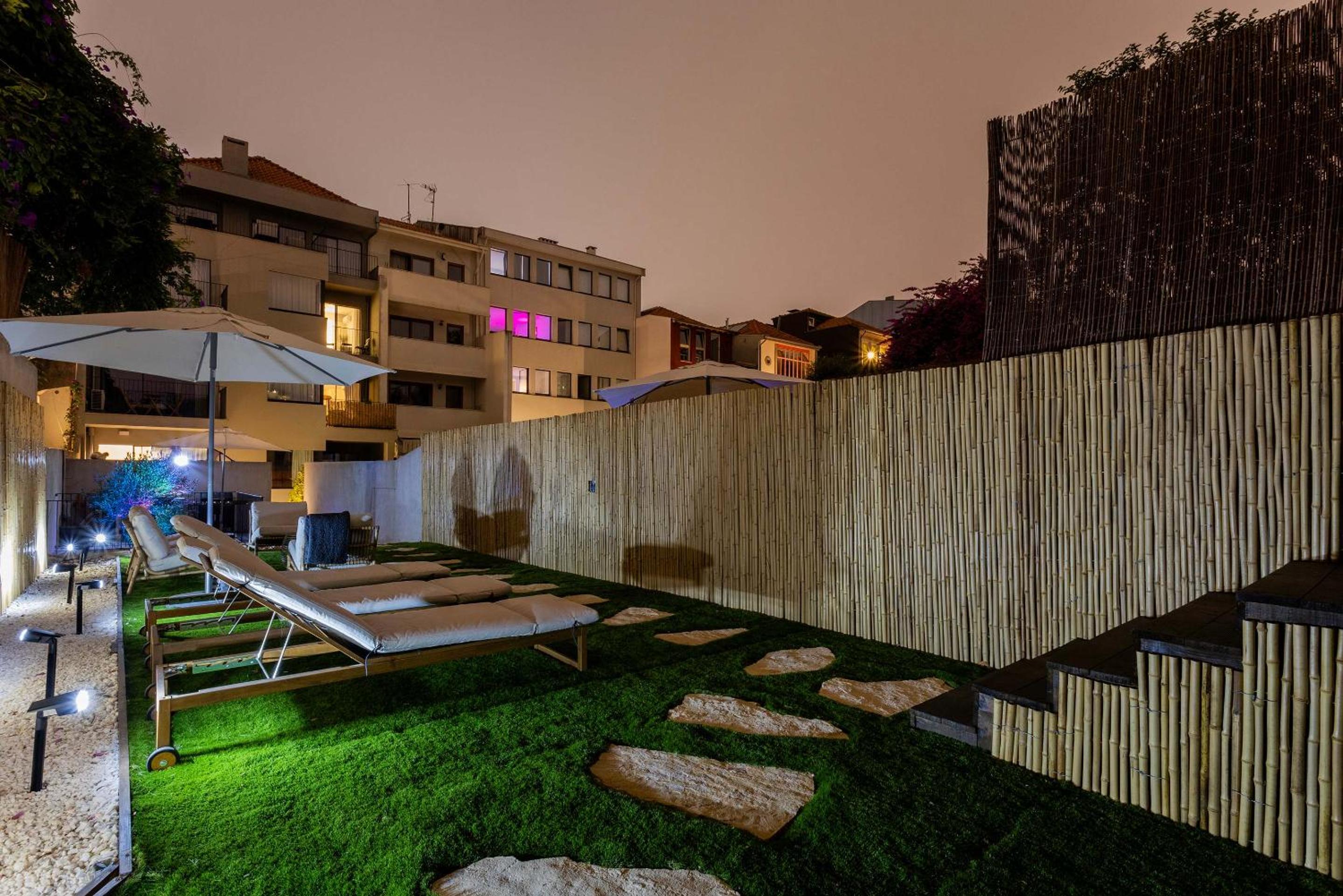 Liiiving in Porto - Pool Paradise Apartments