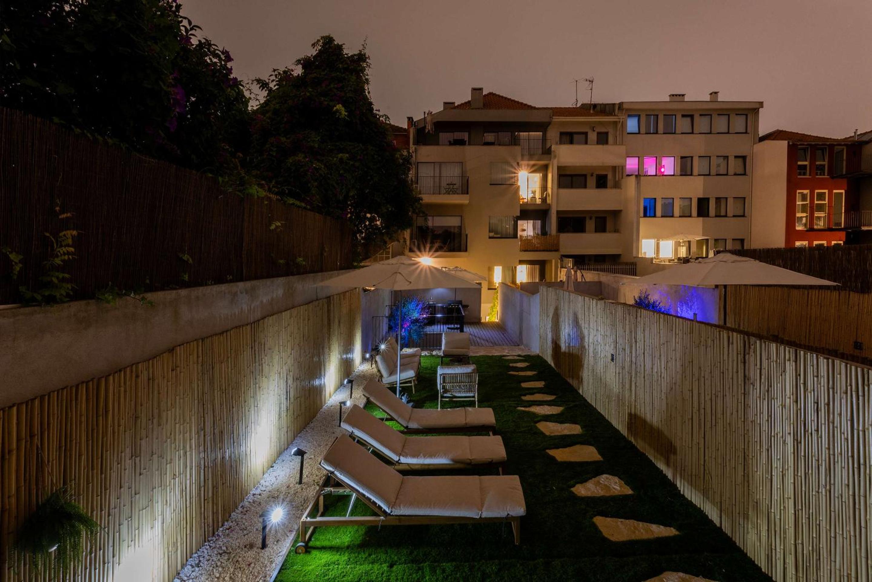 Liiiving in Porto - Pool Paradise Apartments