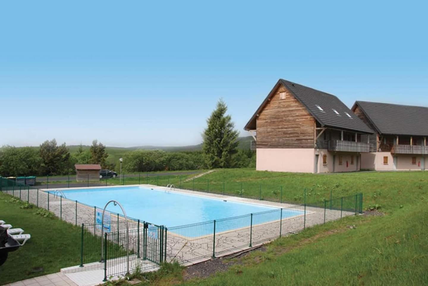 appartement dans station Super Besse 4ou5 pers piscine