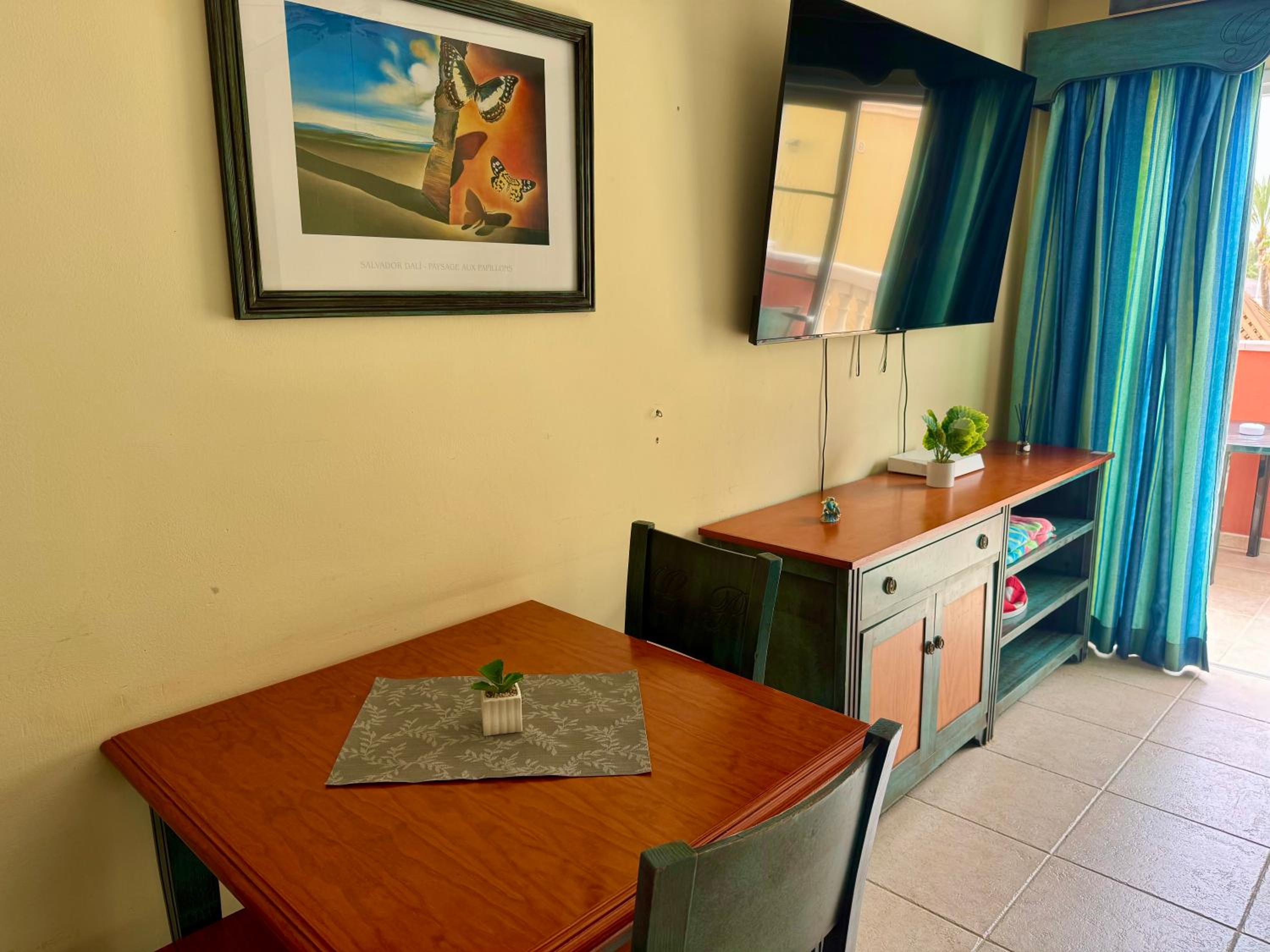 Prime Las Americas Getaway - Apartment with Huge Private Terrace & Pool Access