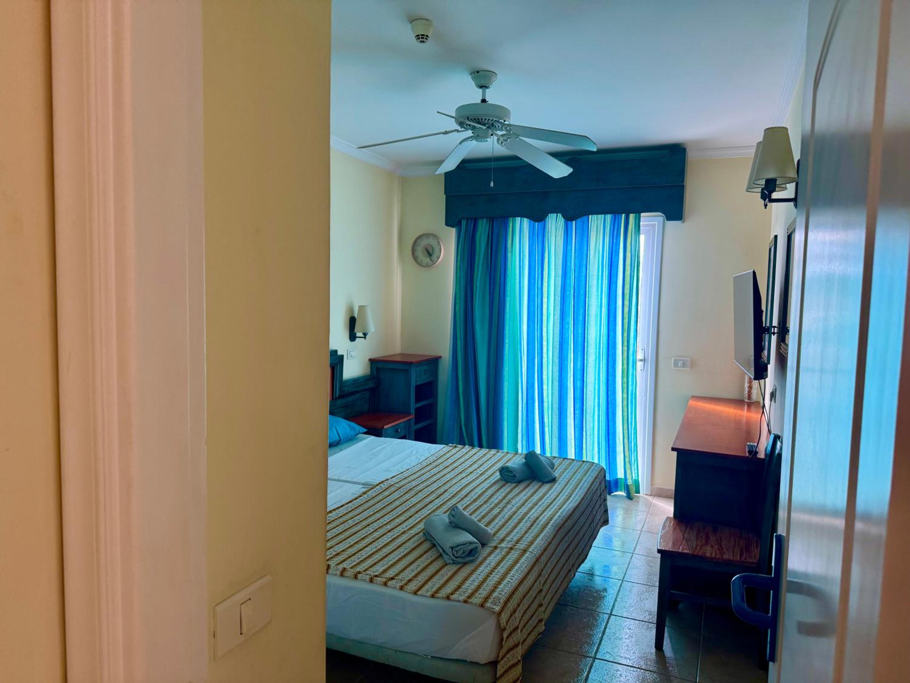 Prime Las Americas Getaway - Apartment with Huge Private Terrace & Pool Access