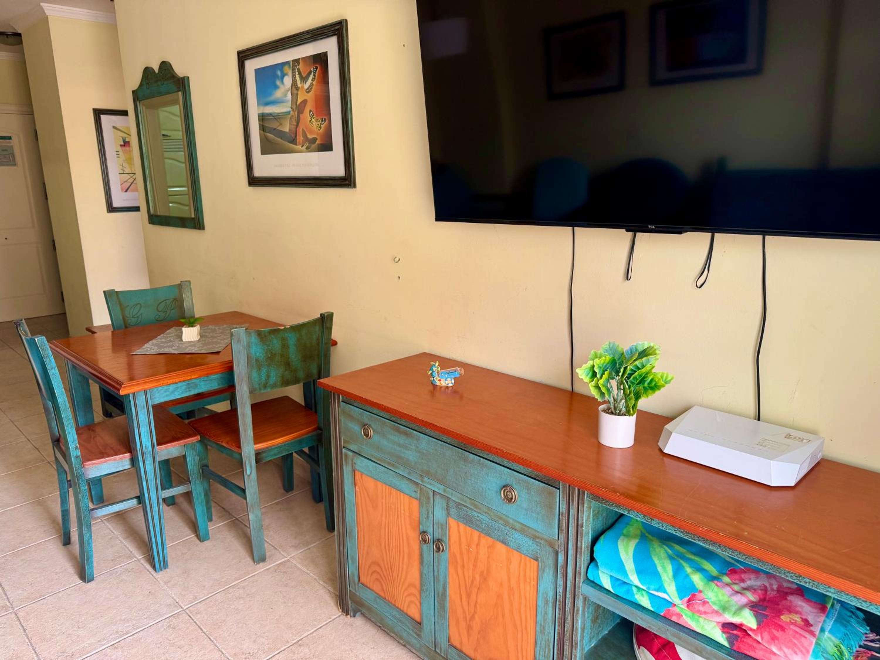 Prime Las Americas Getaway - Apartment with Huge Private Terrace & Pool Access