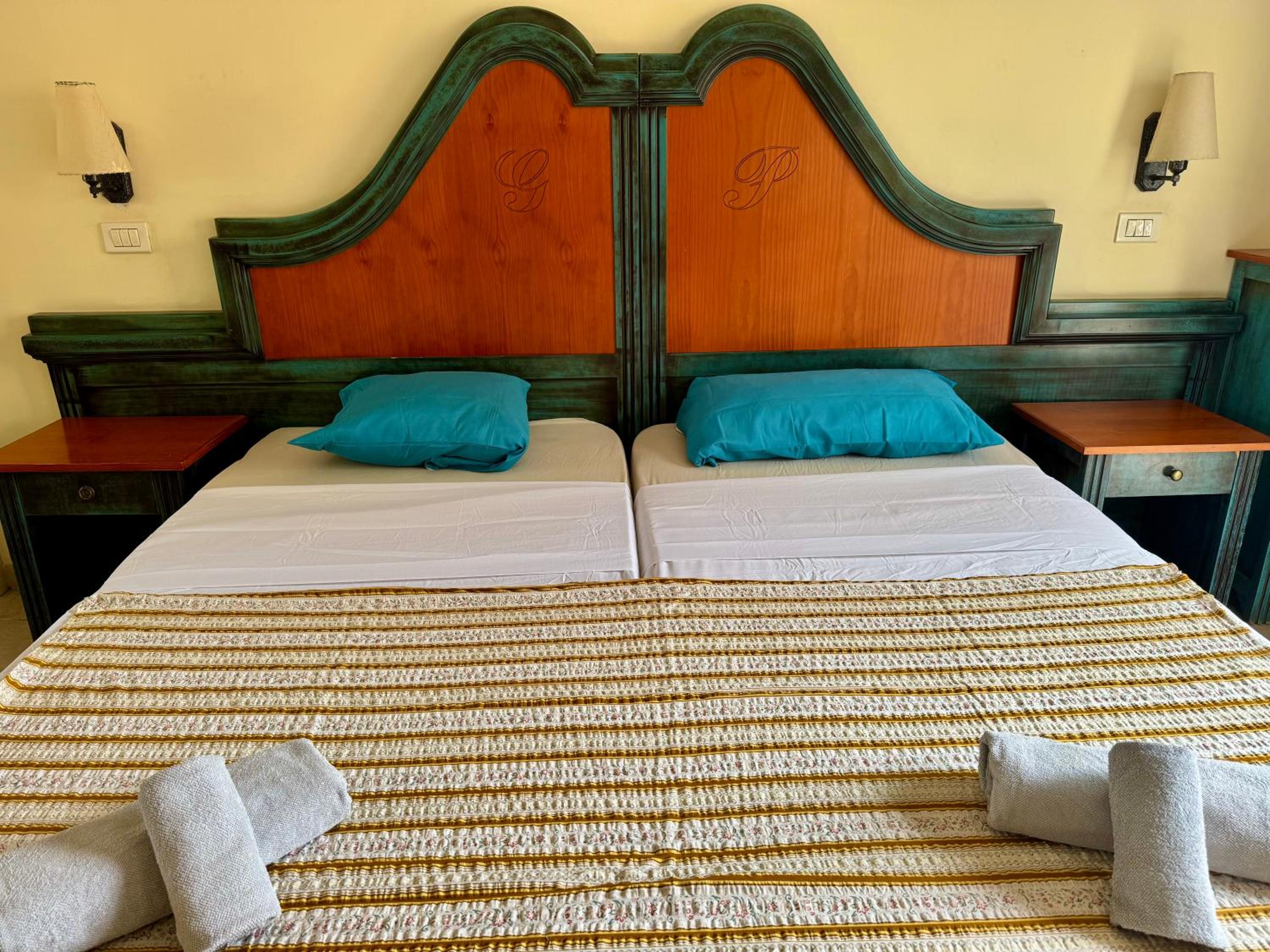Prime Las Americas Getaway - Apartment with Huge Private Terrace & Pool Access