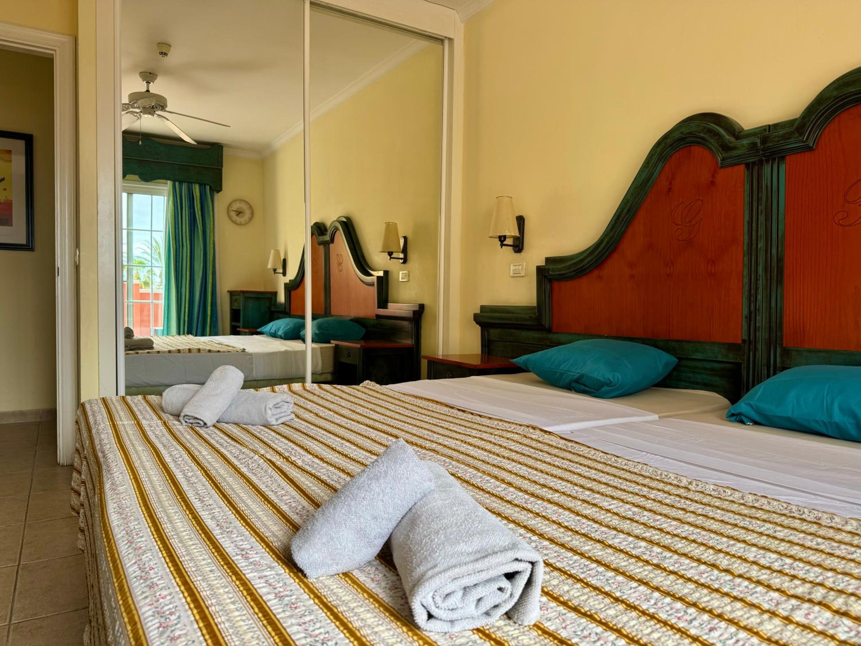 Prime Las Americas Getaway - Apartment with Huge Private Terrace & Pool Access