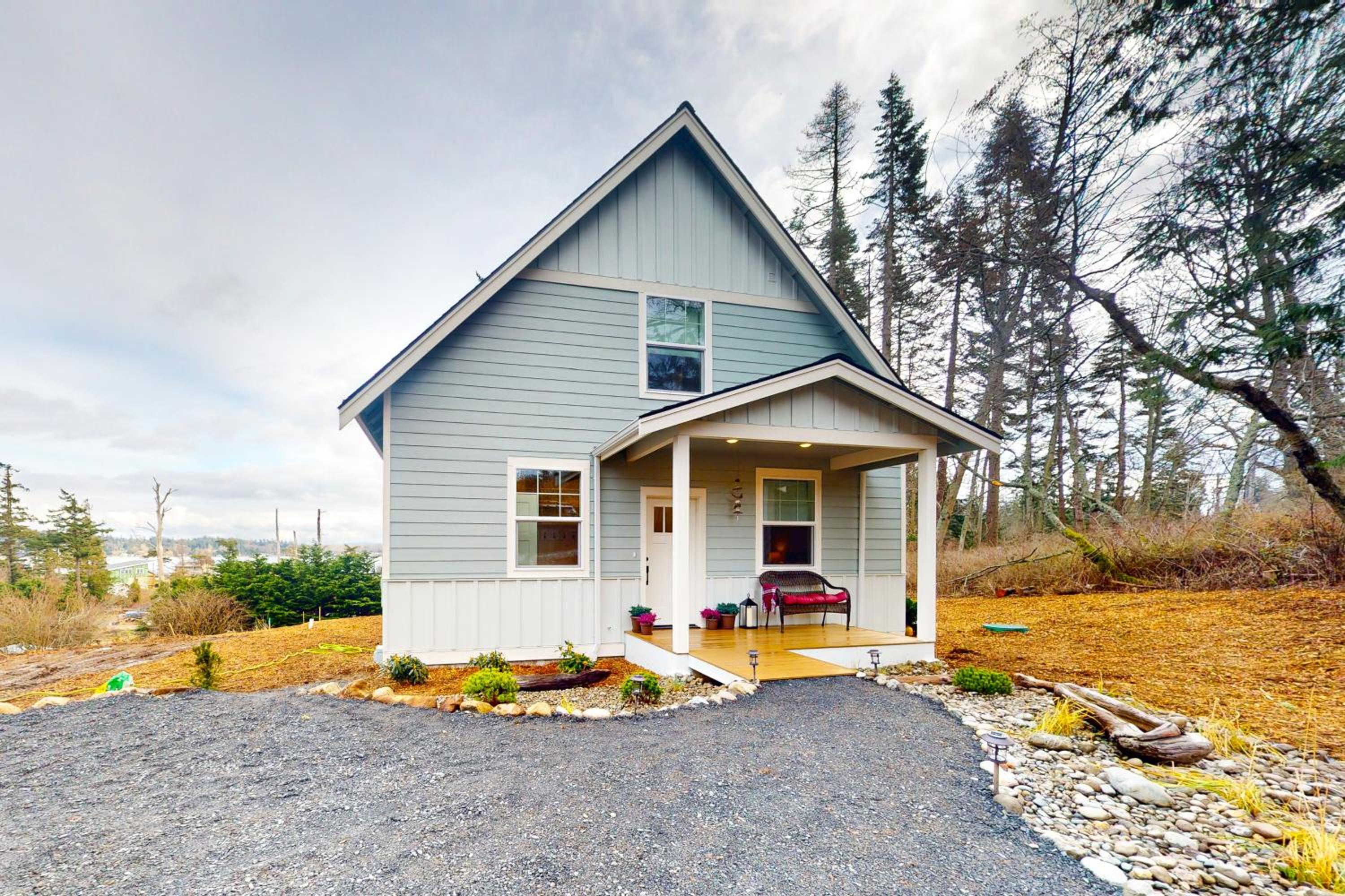 Hot Tub and Mtn Views Lummi Island Home Near Beach