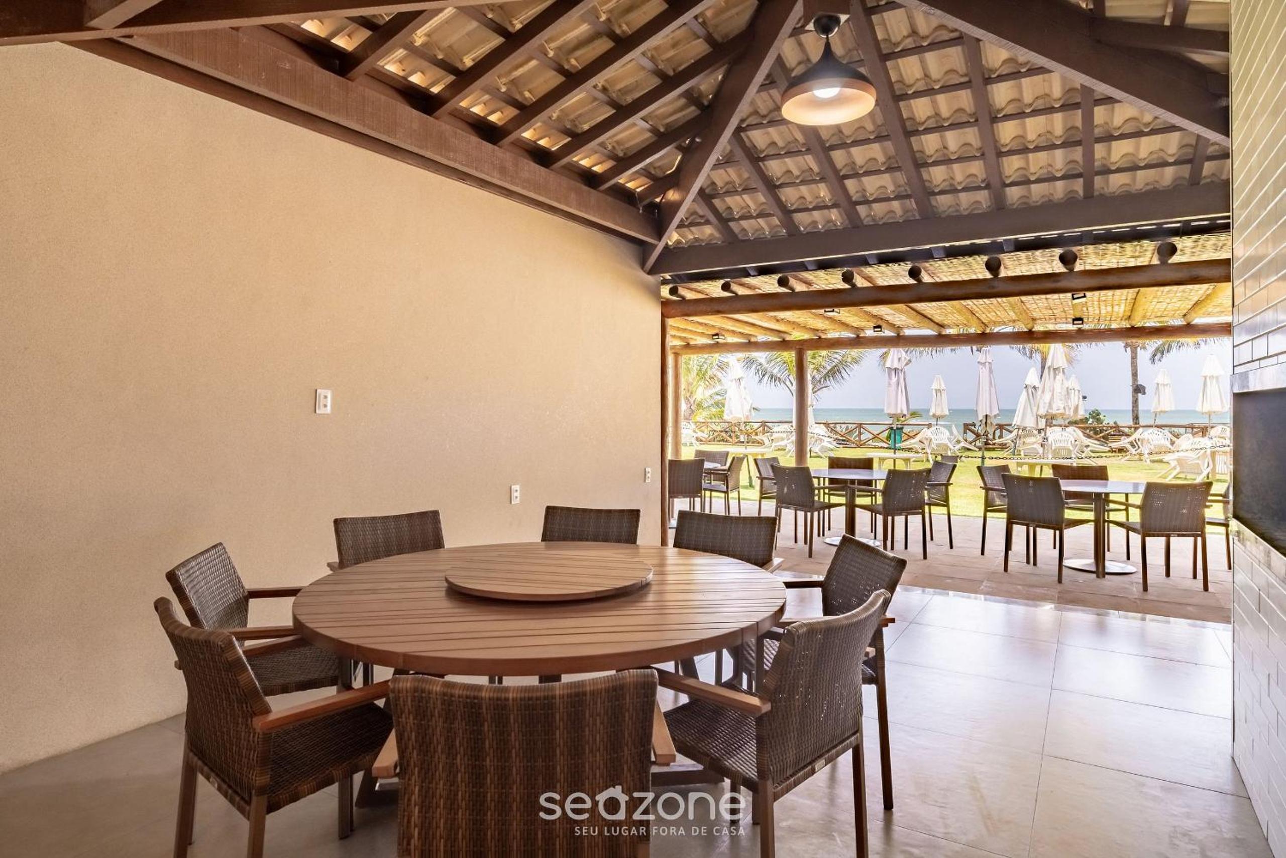 Condominium with Gym and Pool in Guarajuba - Camaçari GSH