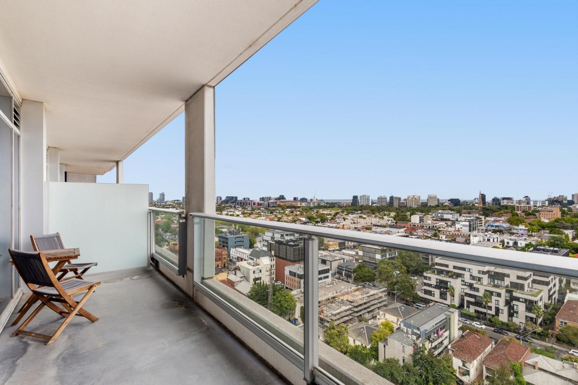 Wake Up to Views, Pool & the South Yarra Lifestyle