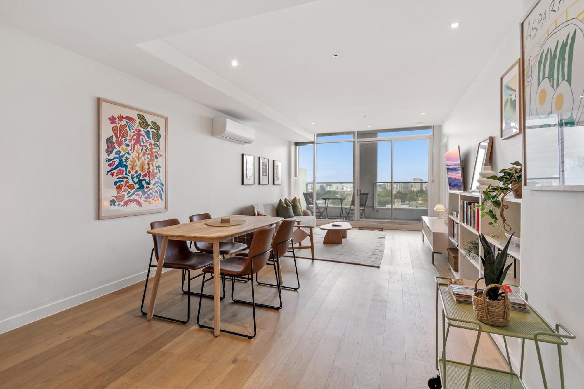 Wake Up to Views, Pool & the South Yarra Lifestyle