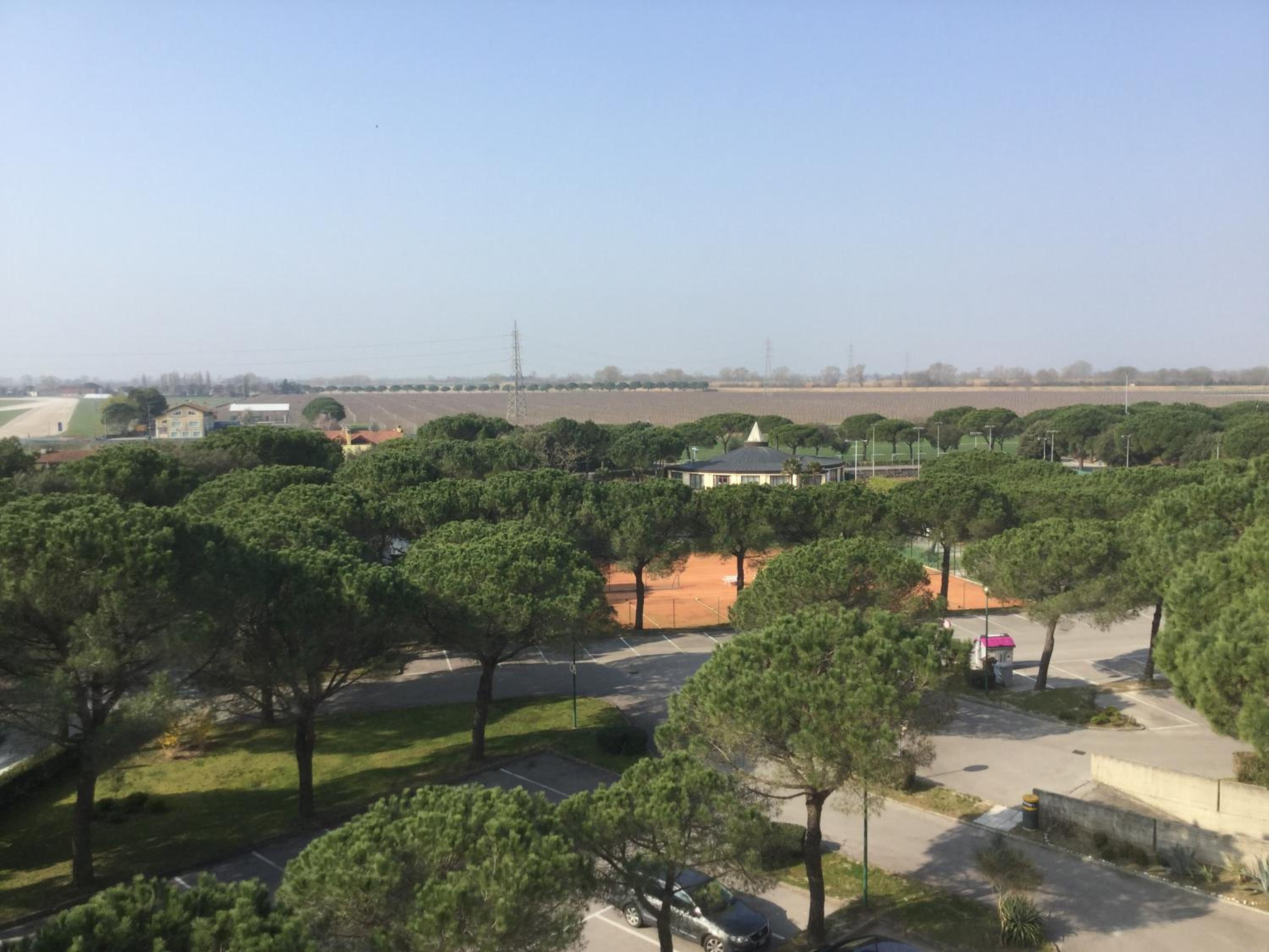 Signora Ruth - Aprilia Residence