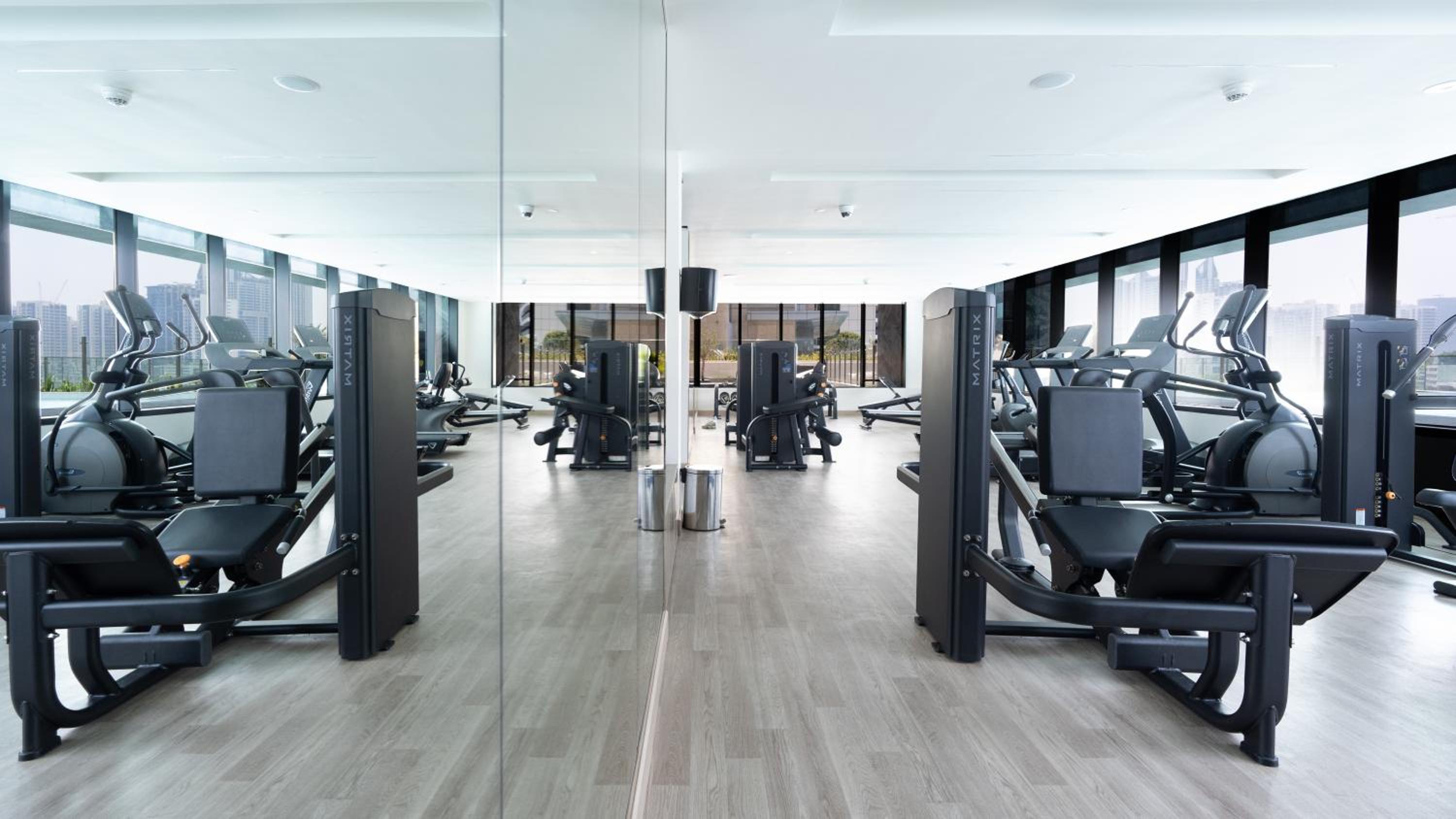 Keyrock Binghatti Canal - Hot Tub, Pool & Gym Access