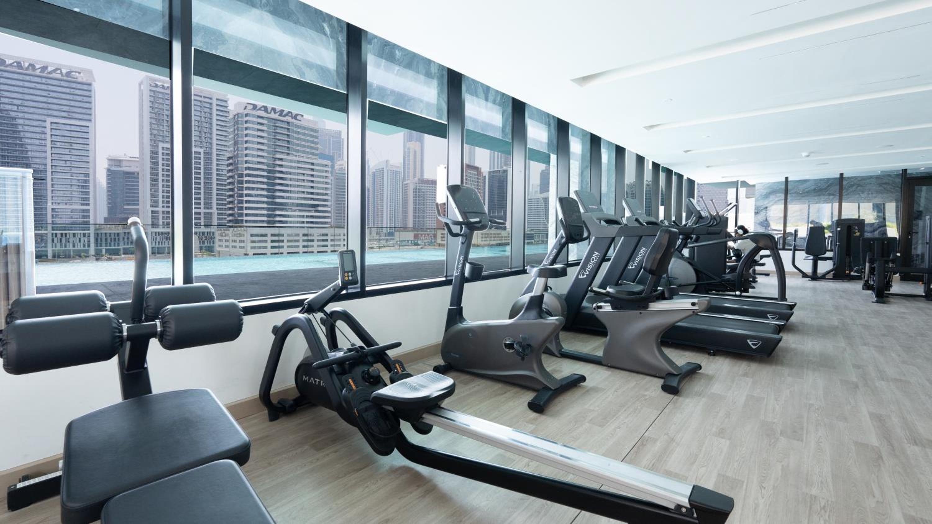 Keyrock Binghatti Canal - Hot Tub, Pool & Gym Access